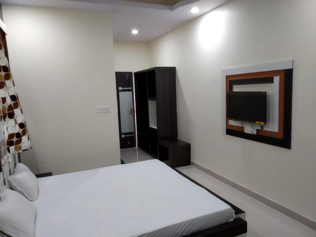 Standard Double Room with Fan photo 1
