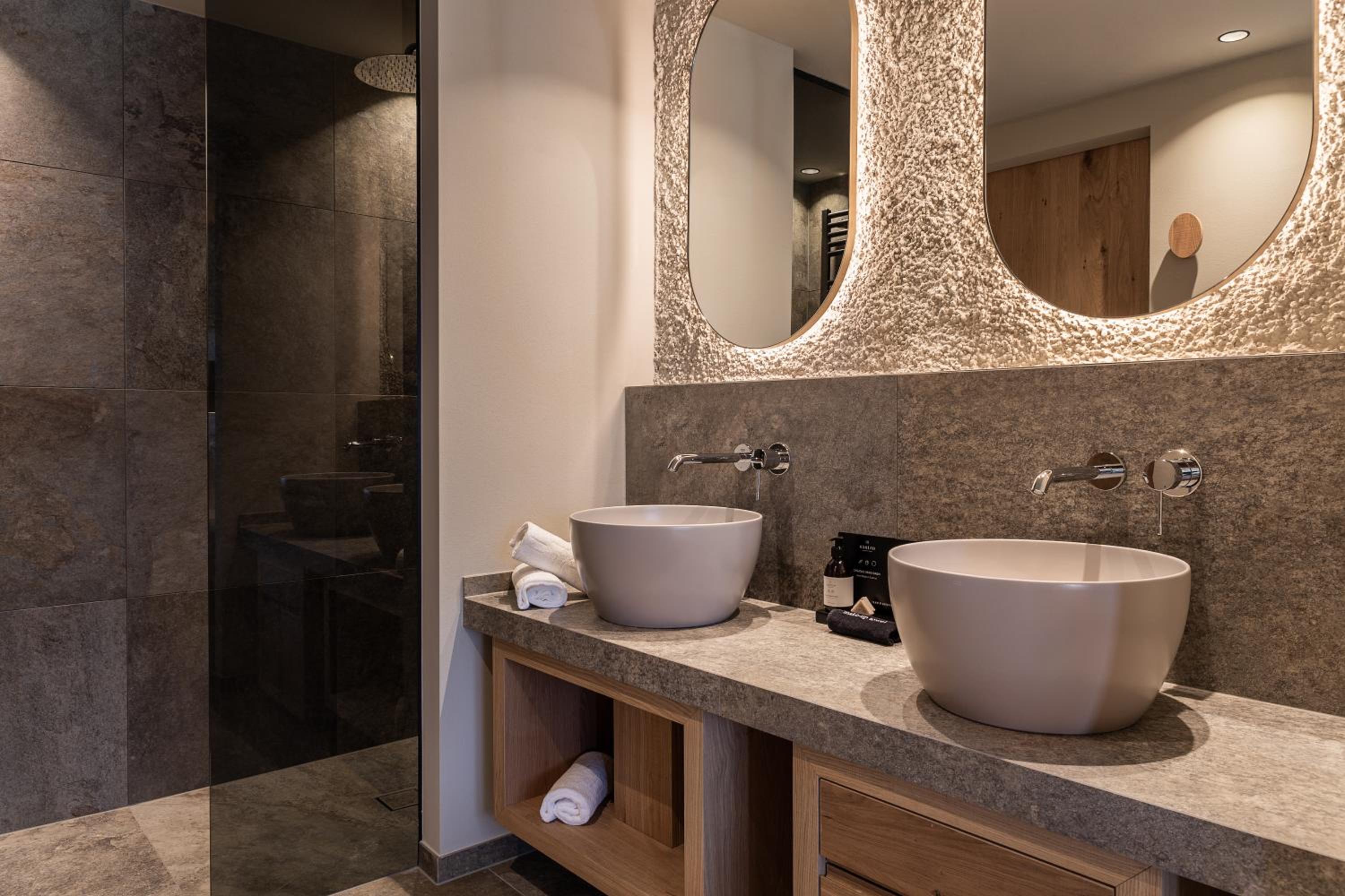 Suite with Spa Bath photo 2