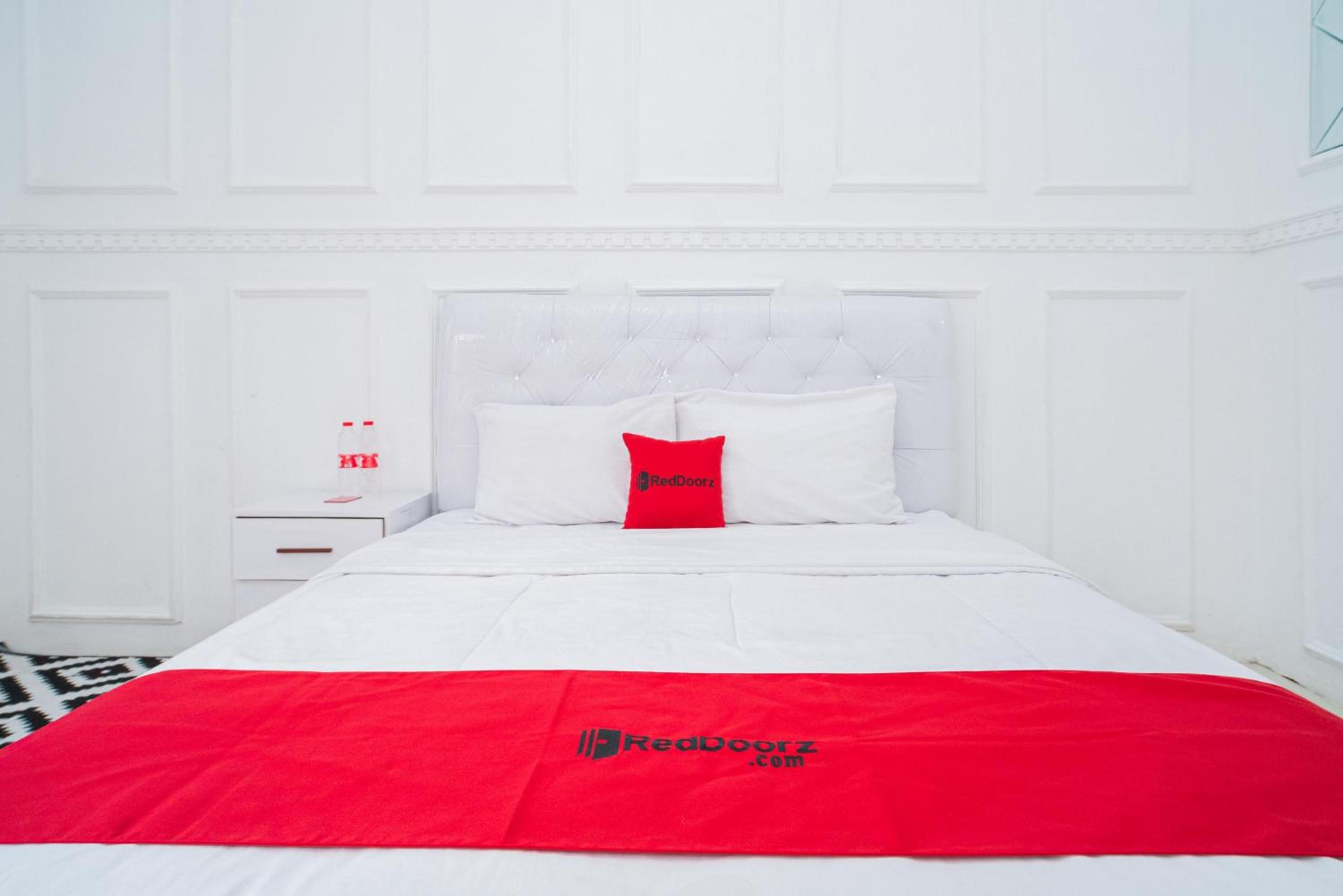 Standard King Room - Photo 7