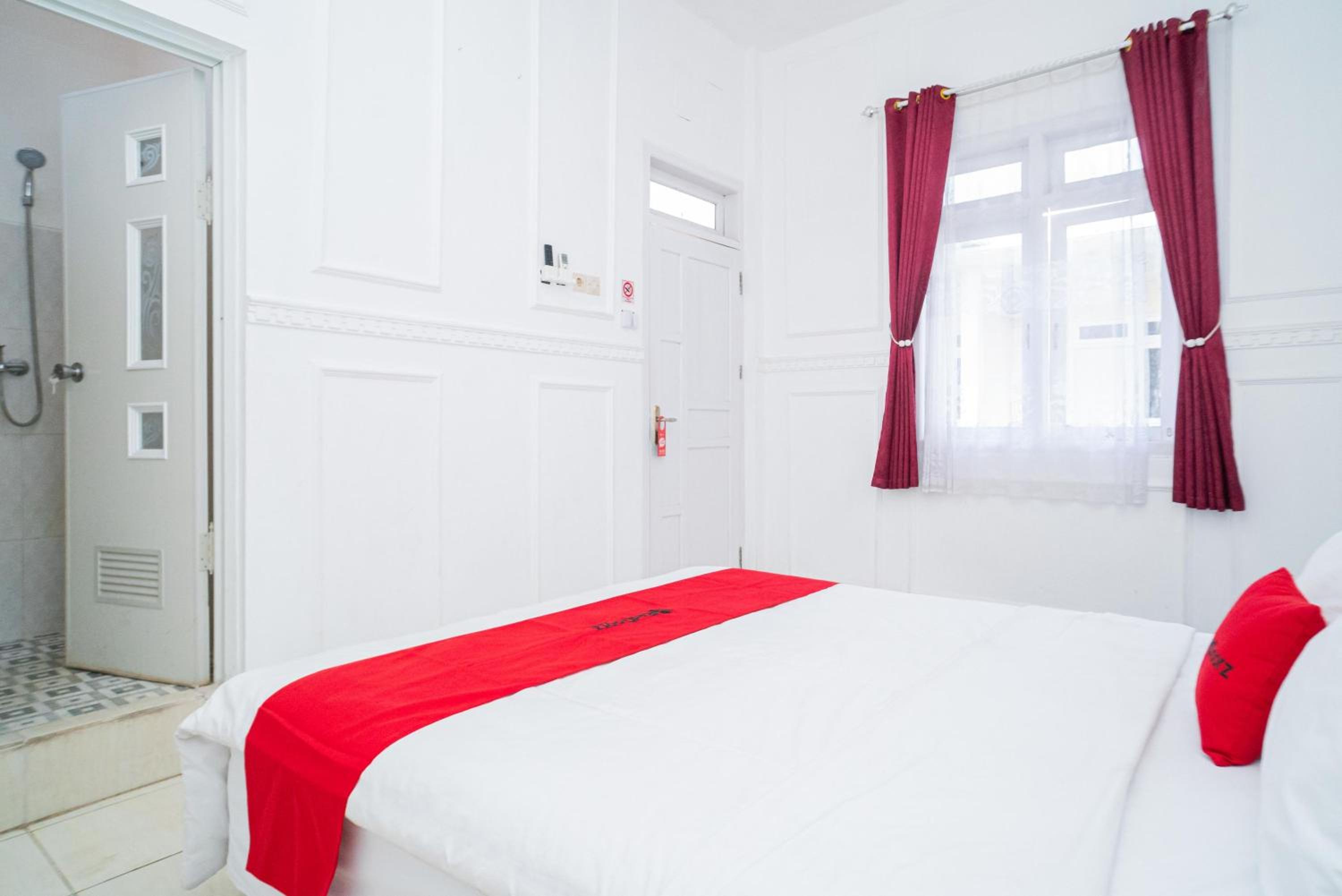 Standard King Room - Photo 5