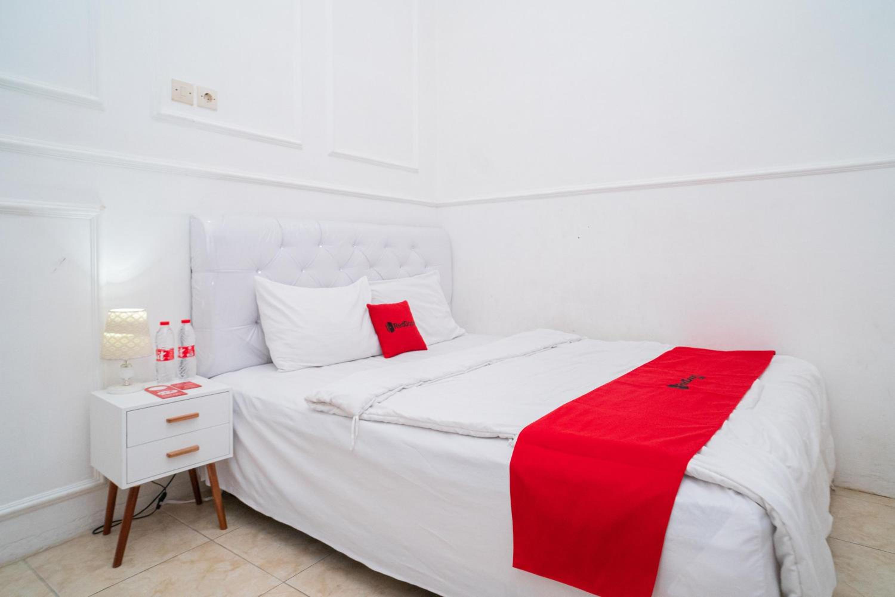 Standard King Room - Photo 3