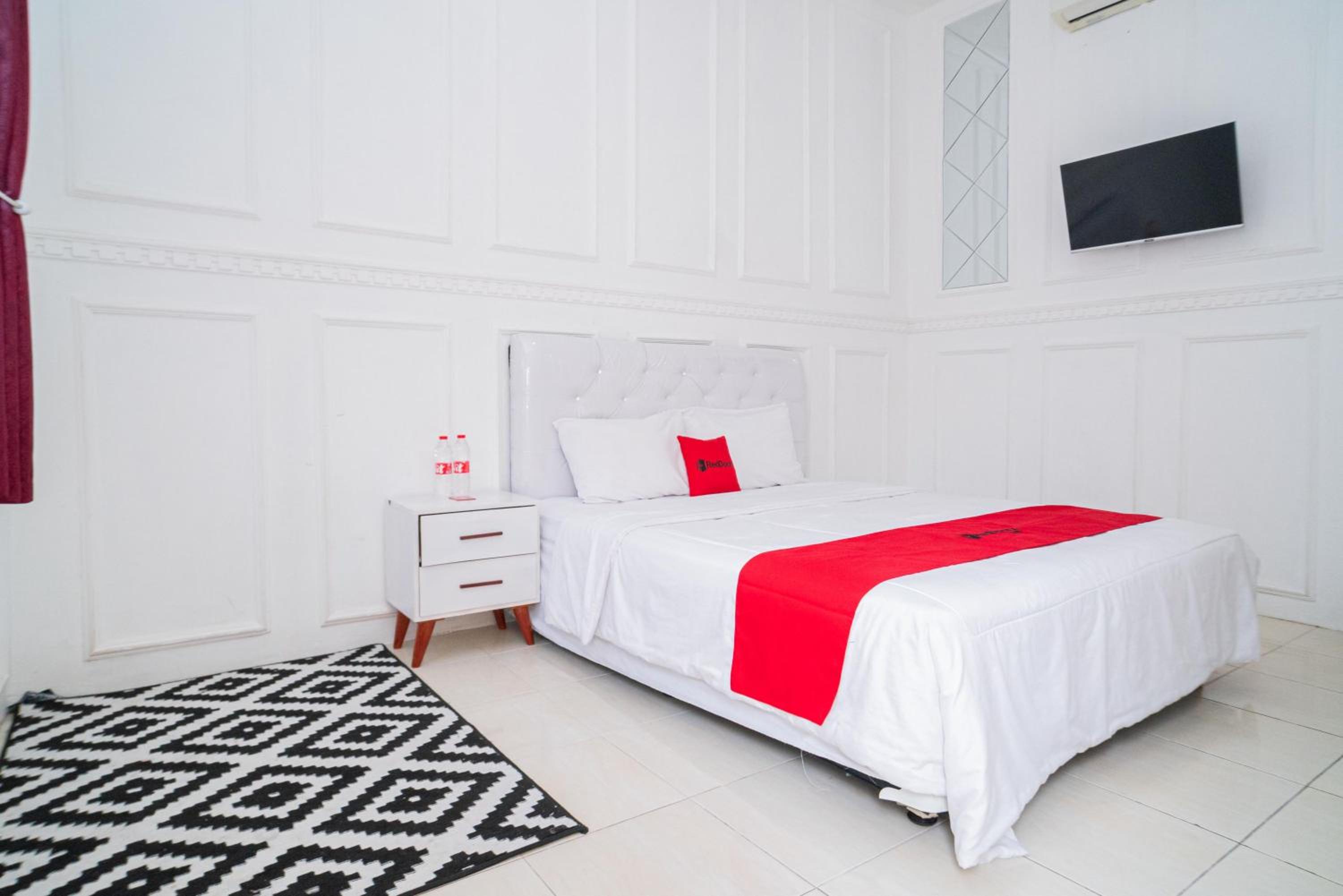 Standard King Room - Photo 9