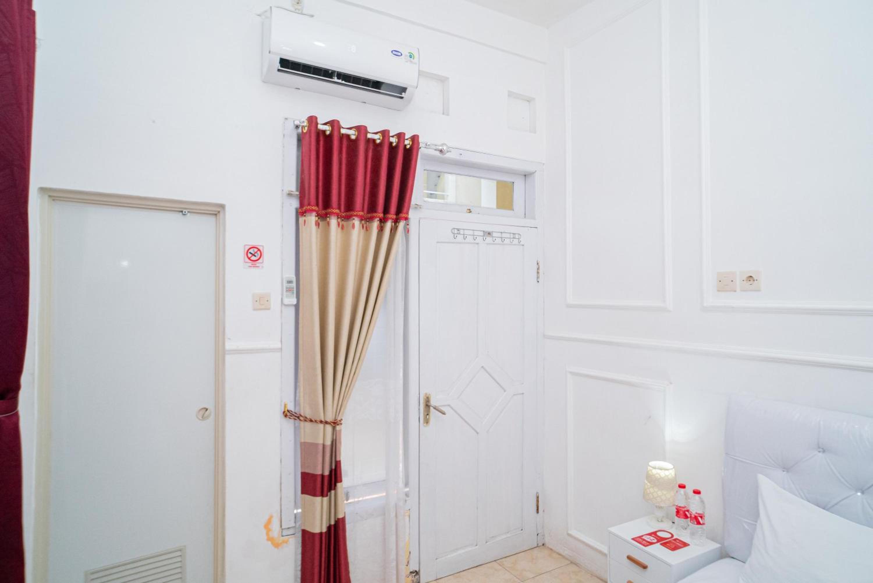 Standard Double Room - Photo 9