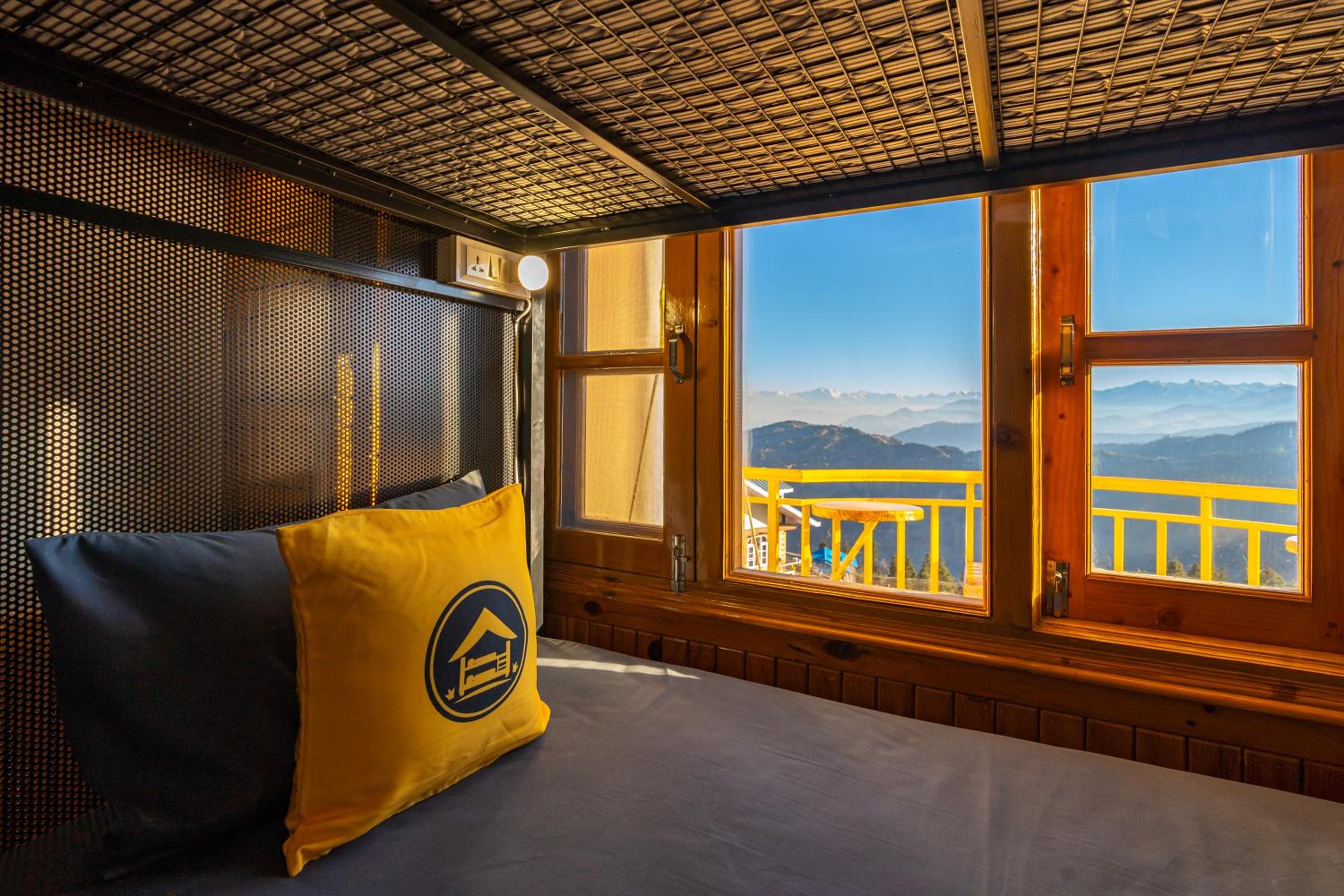  Deluxe Quadruple Room with Balcony and Mountain View - Photo 3
