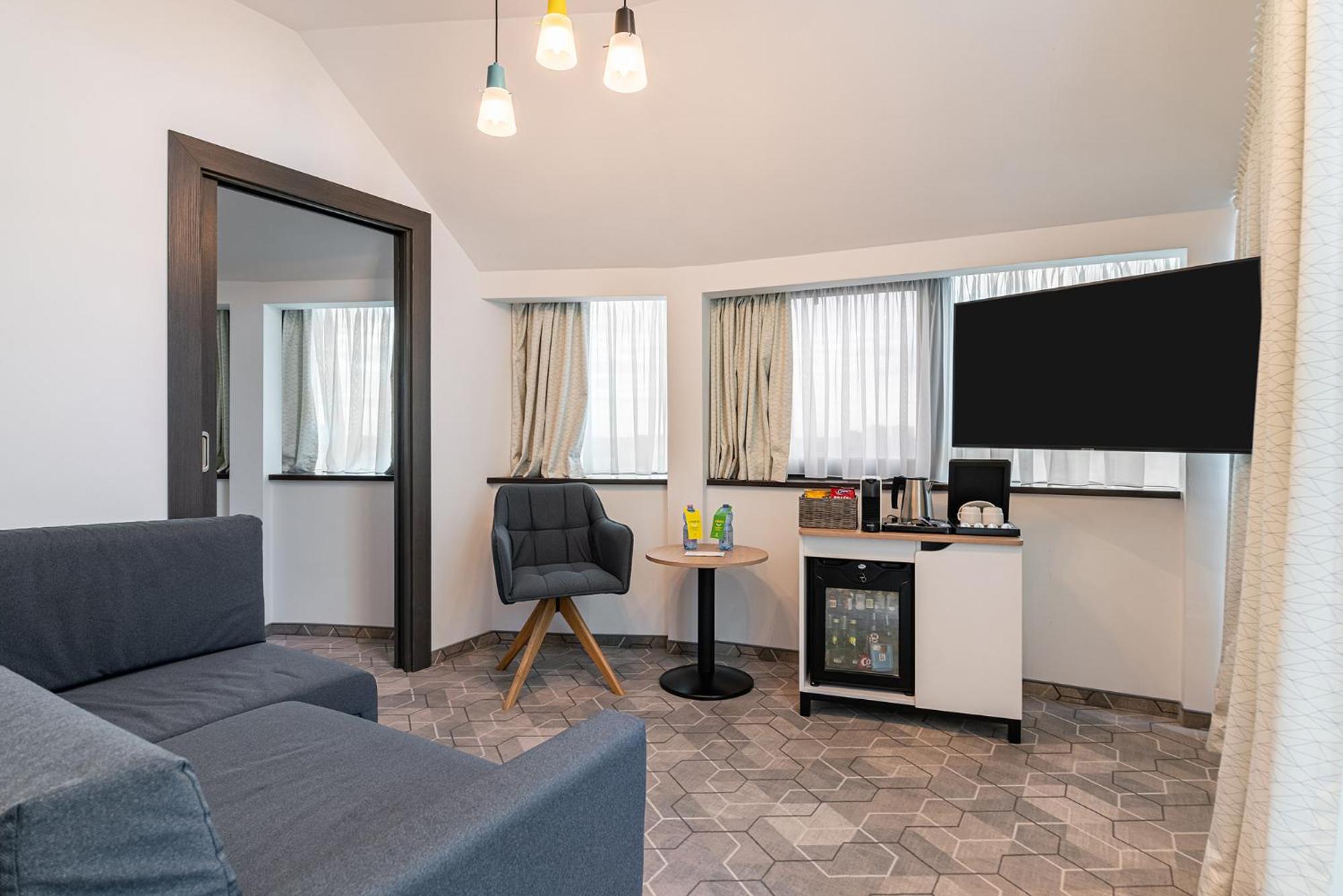 King Suite with City View - Photo 1