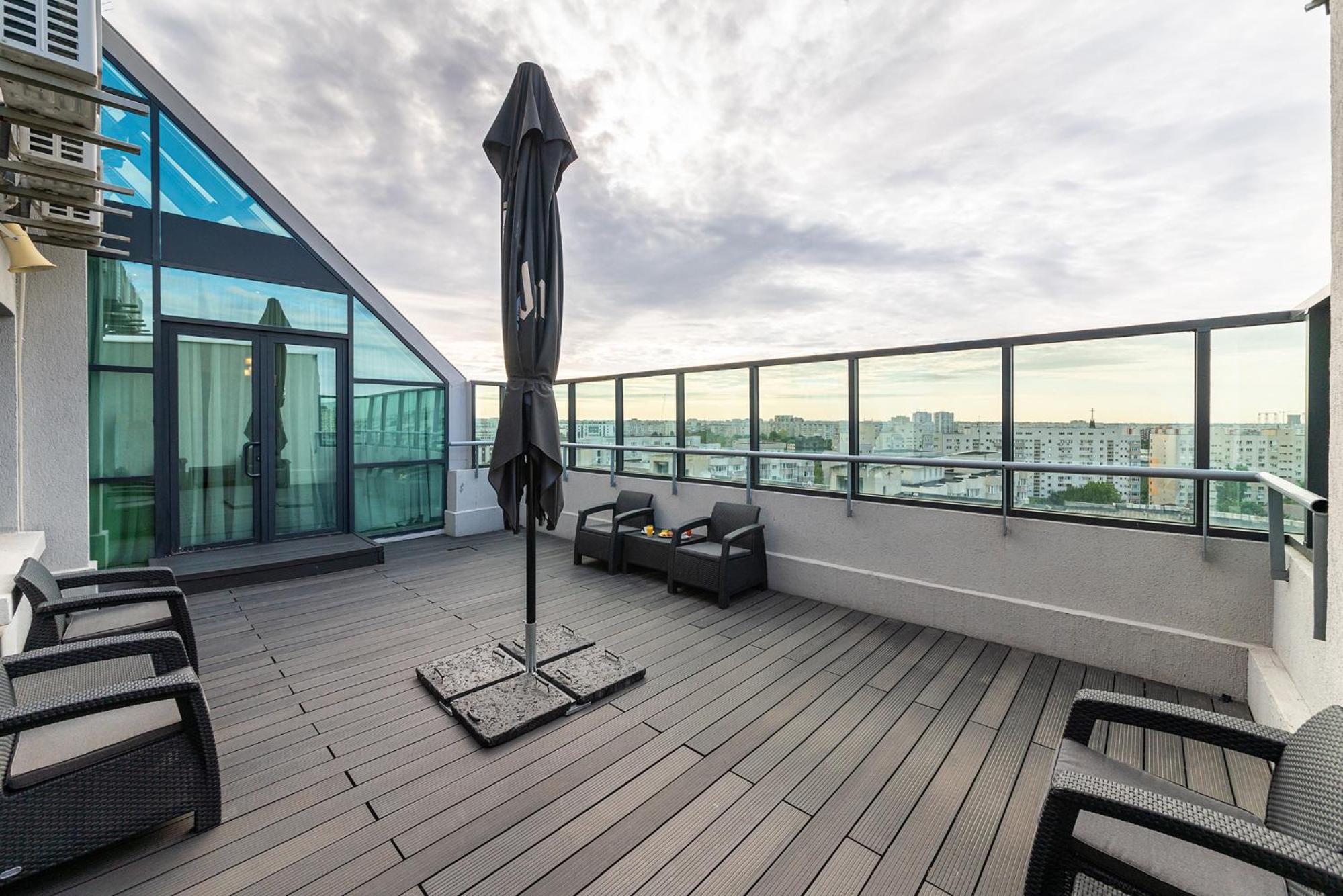 King Suite with City View - Photo 6