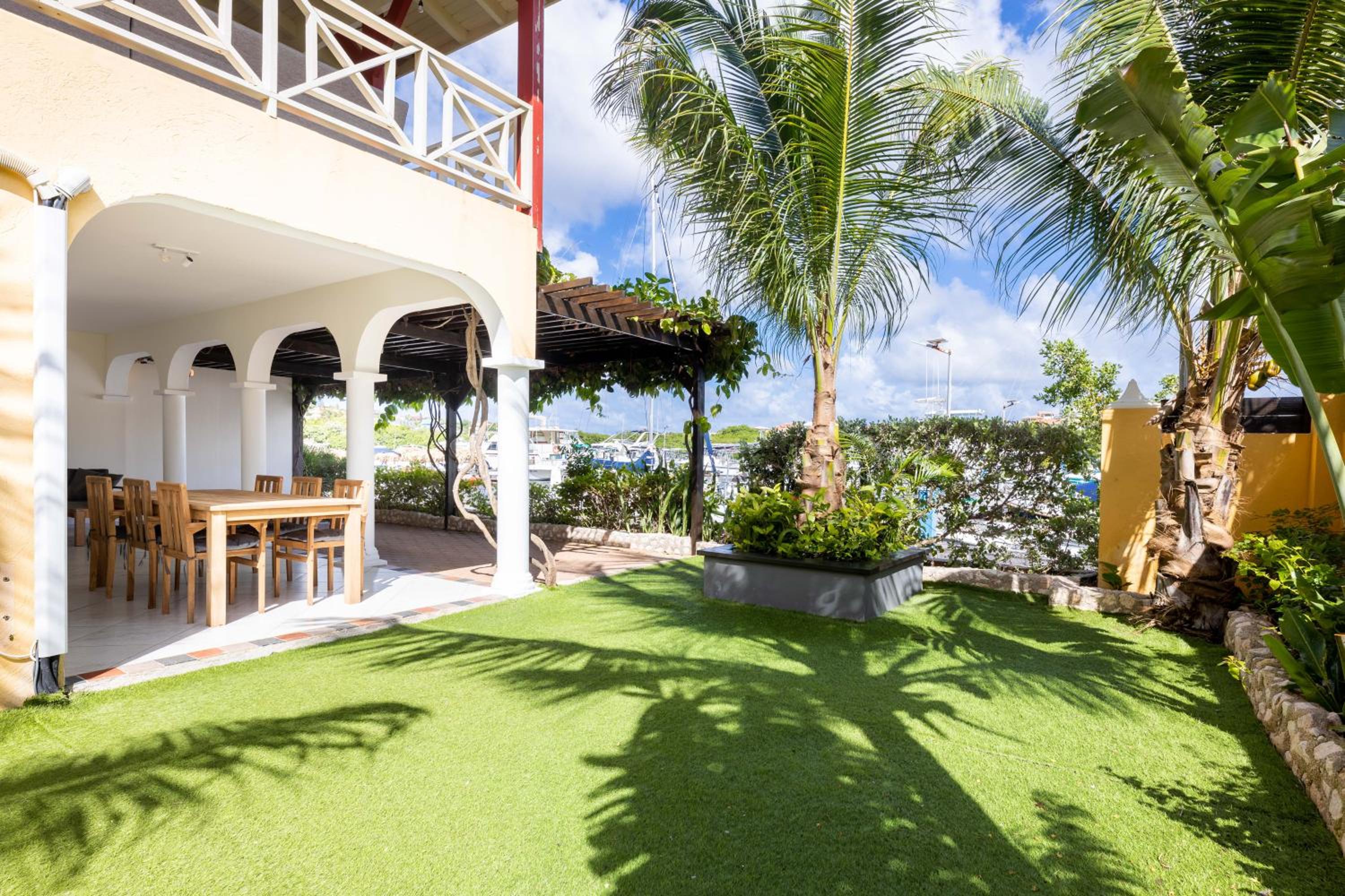Villa photo 2
