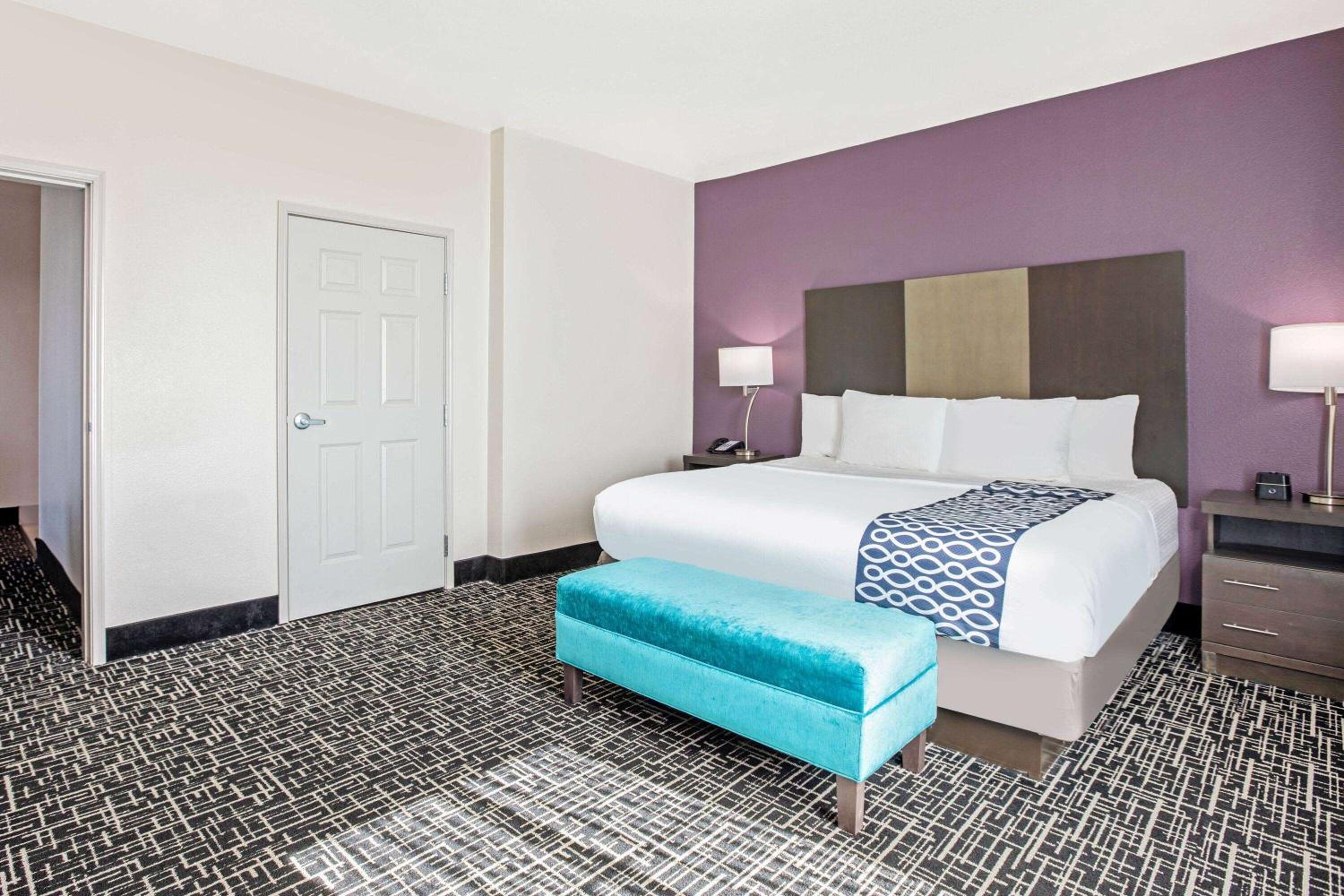 Family King Suite with Pool View - Non-Smoking