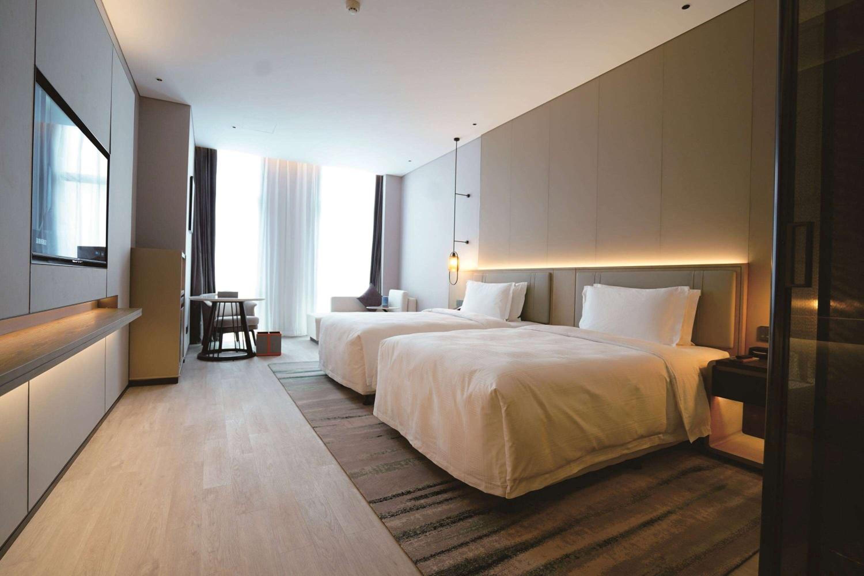 Deluxe Twin Room, Nonsmoking - Photo 2