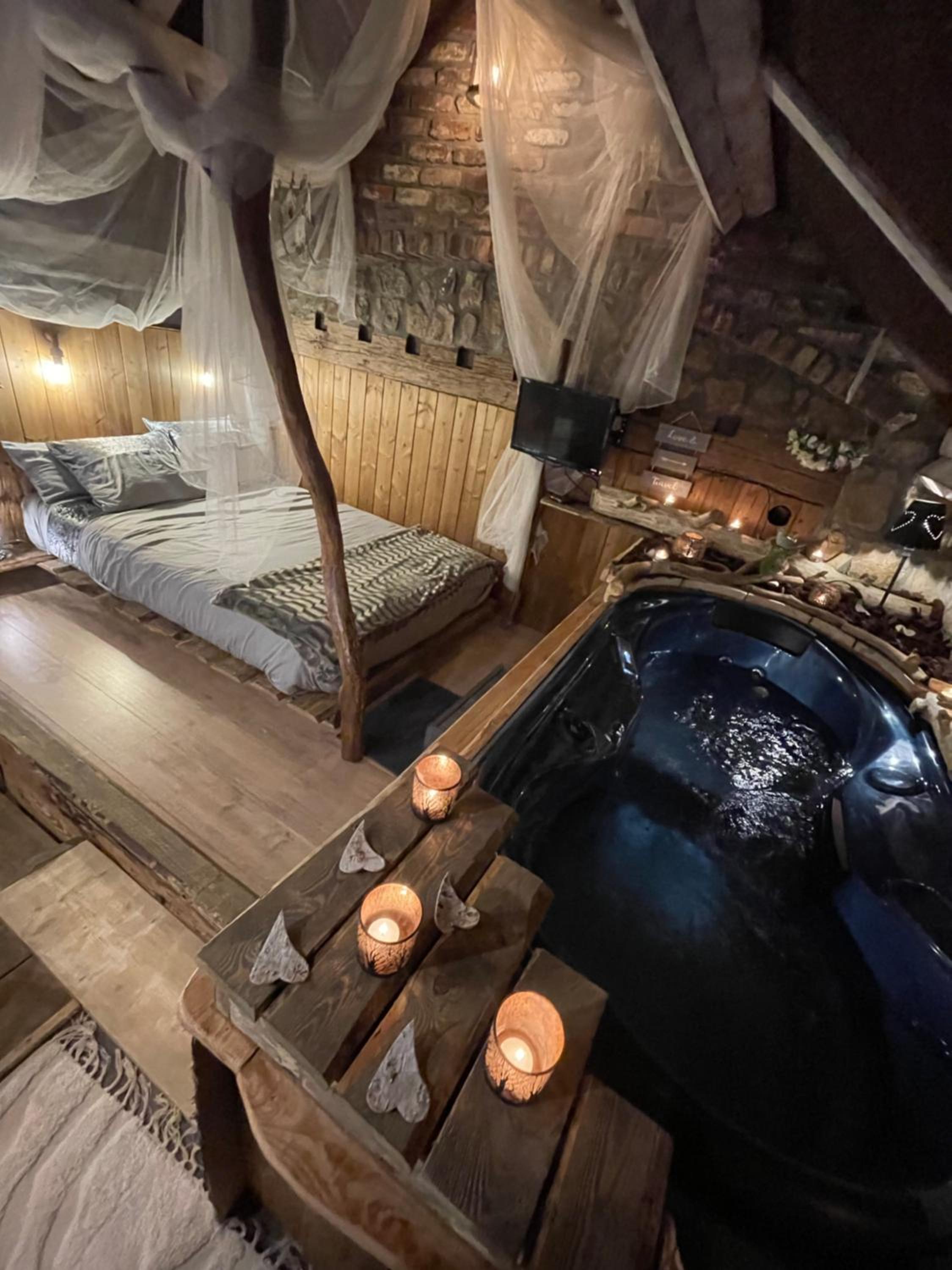 Studio with Spa Bath photo 1