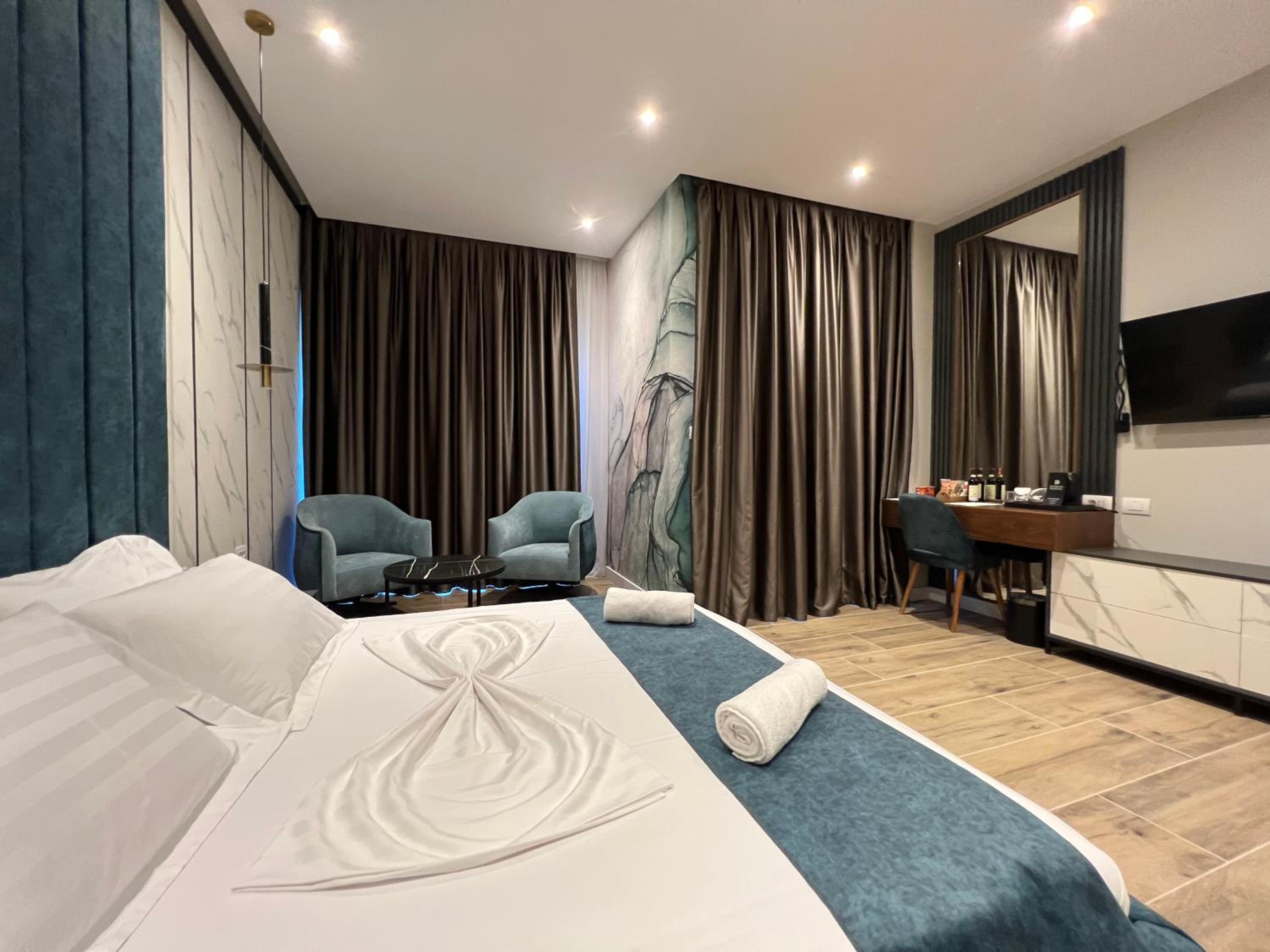 Deluxe King Room