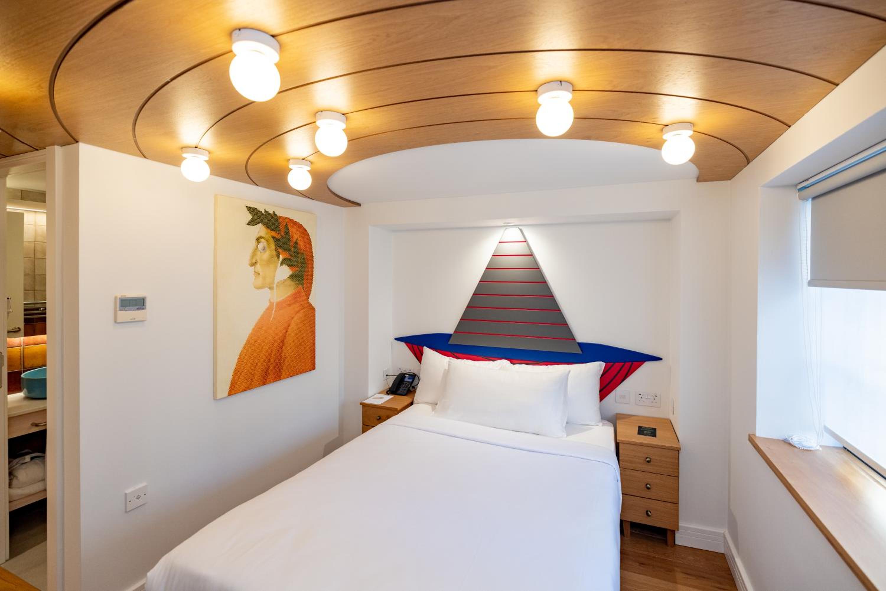 Superior Double Room thumbnail 6