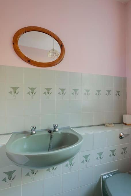 Three-Bedroom House photo 3