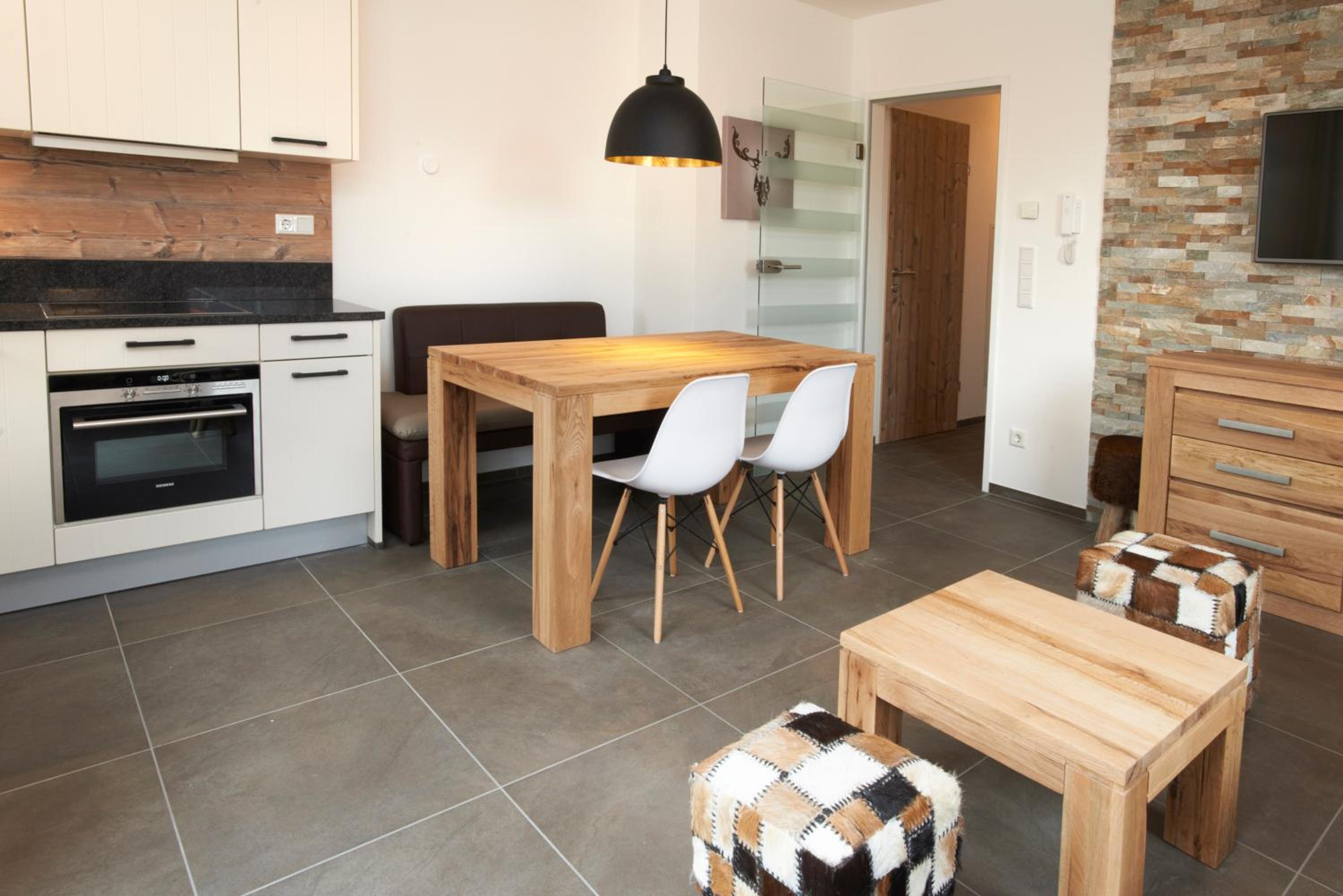 One-Bedroom Apartment thumbnail 6