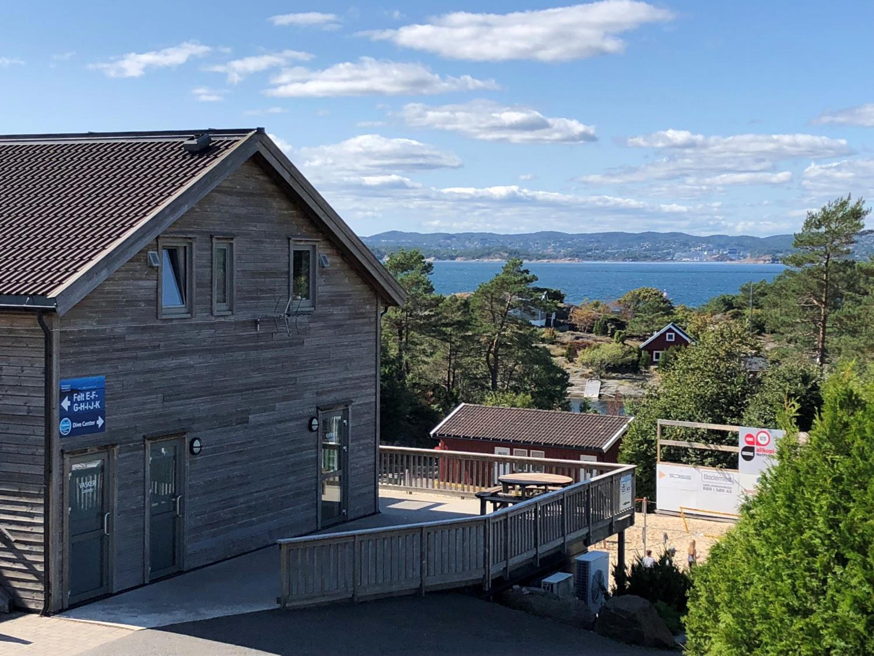 Apartment with Balcony - Photo 3