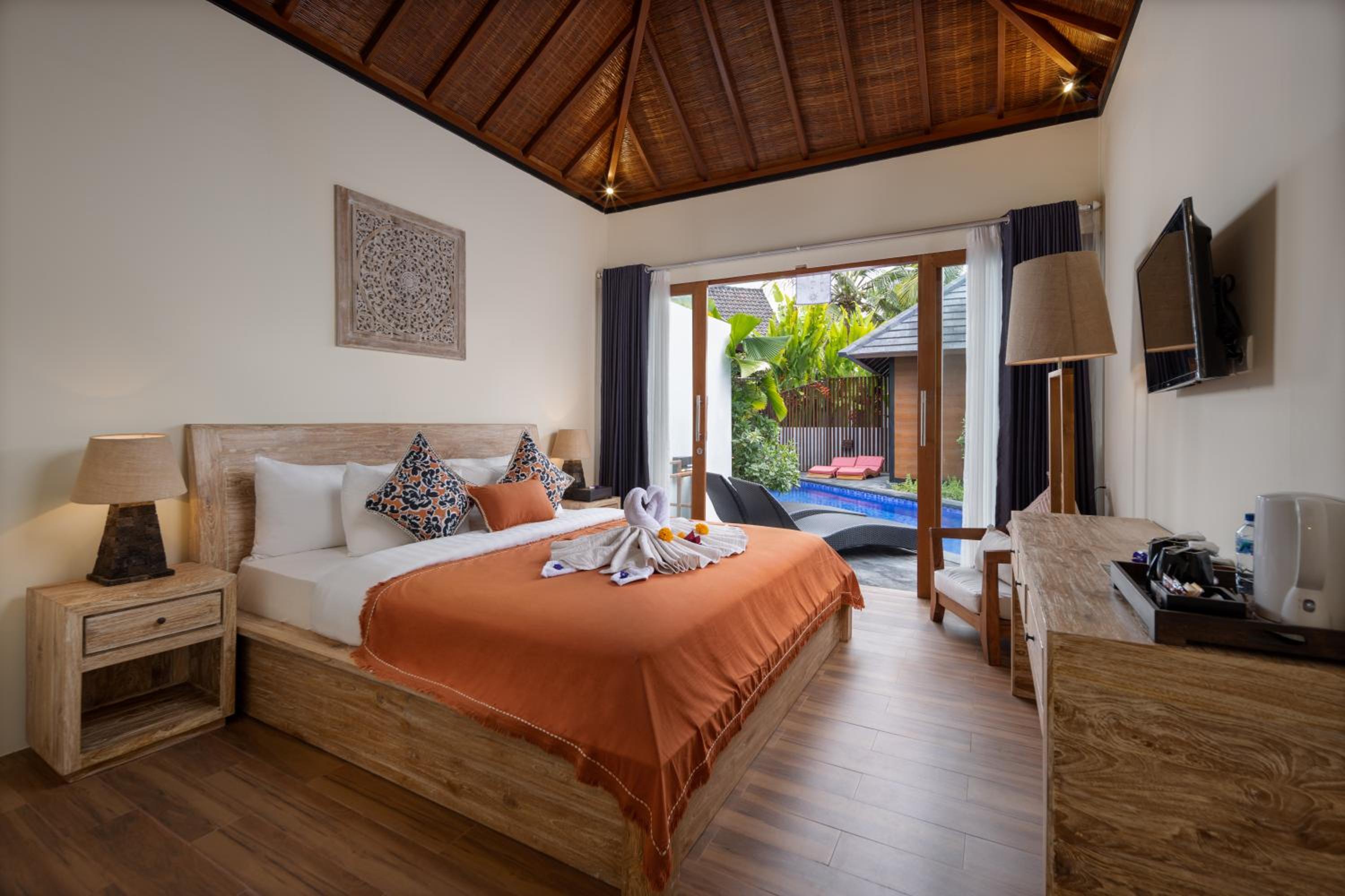 Double Room with Pool View - Photo 1