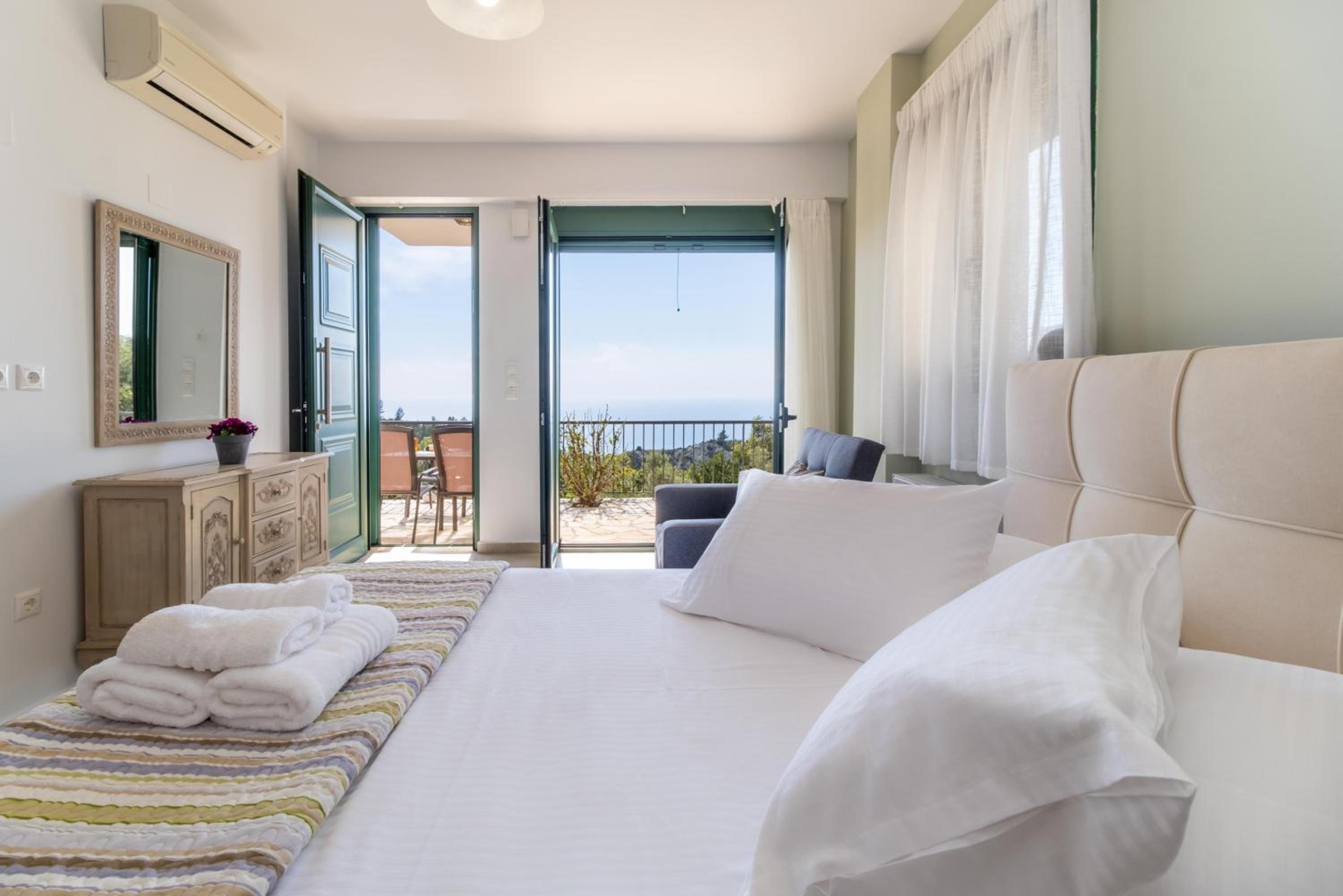 Three-Bedroom Villa photo 1