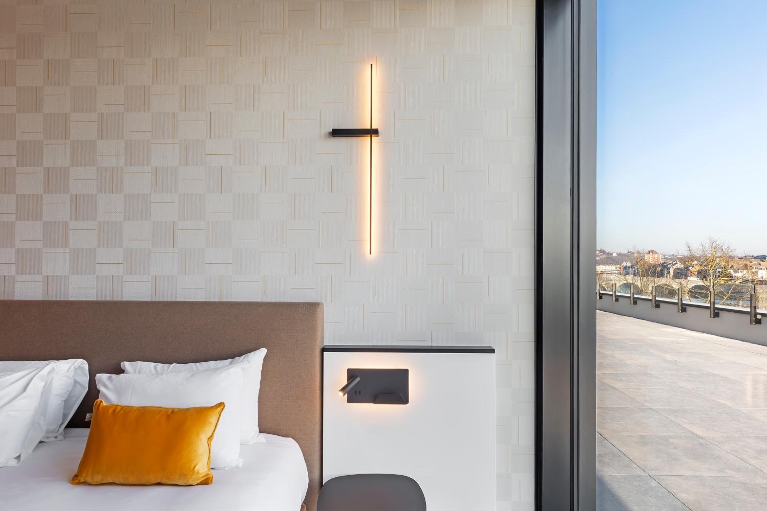 Privilege King Room with River View - Terrace Access - Photo 8