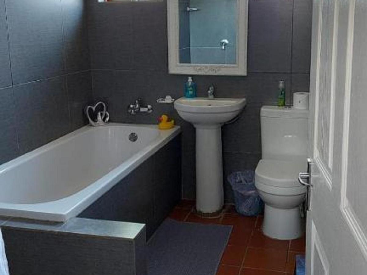 Double Room with Patio - Photo 4