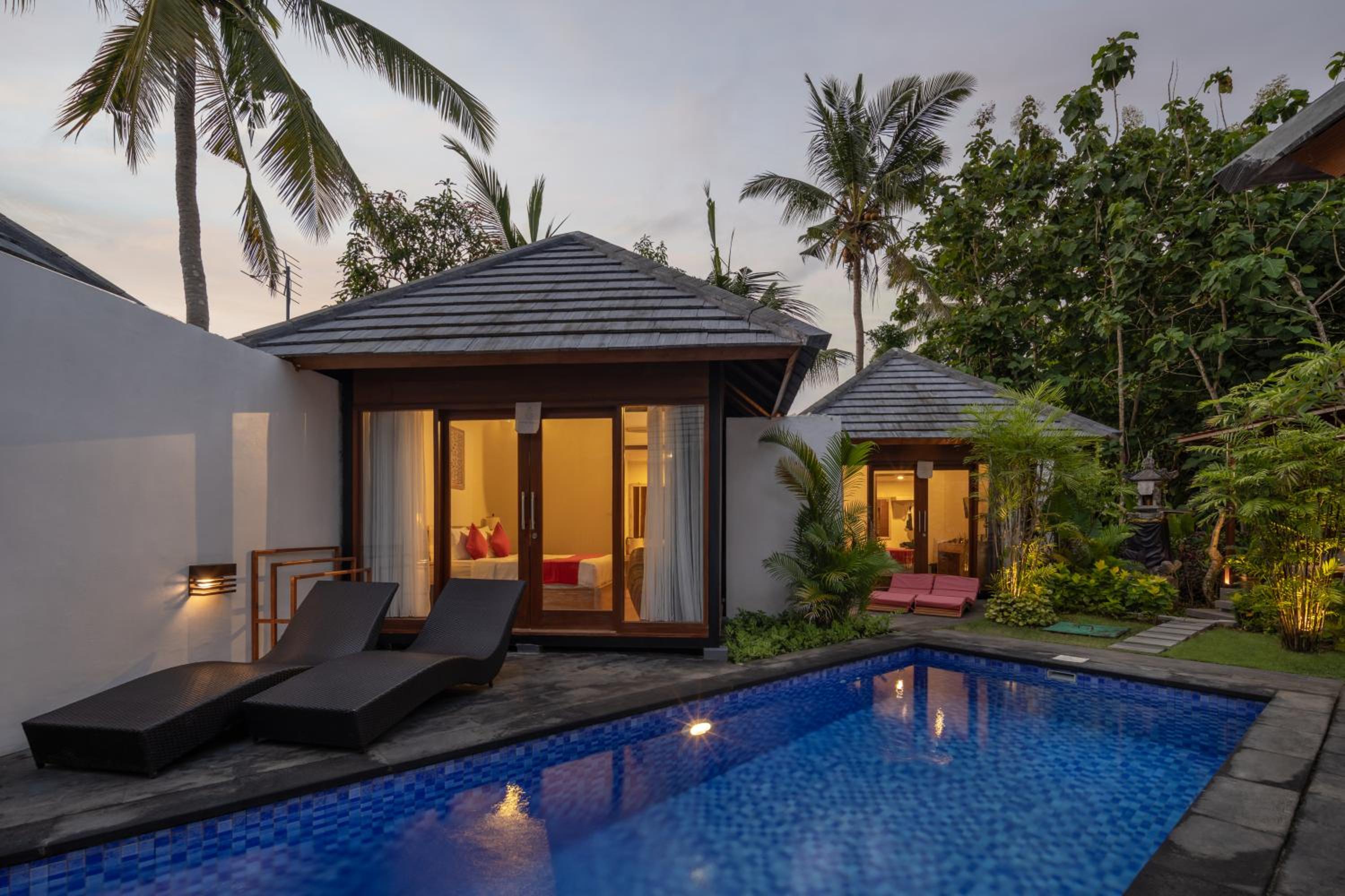 Double Room with Pool View - Photo 11