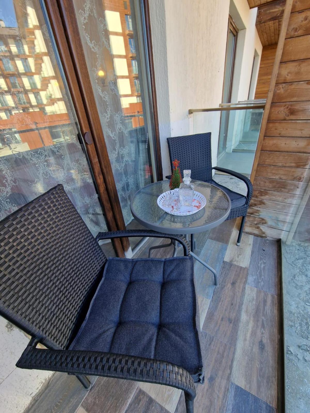 One-Bedroom Apartment photo 2