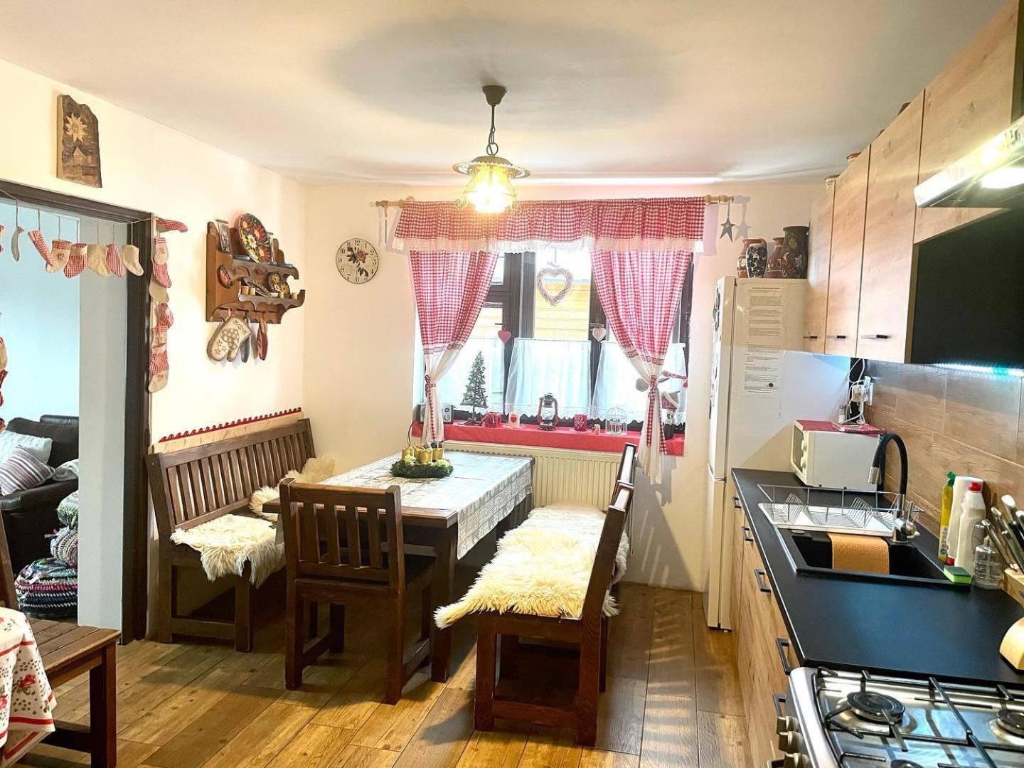 Four-Bedroom House photo 2