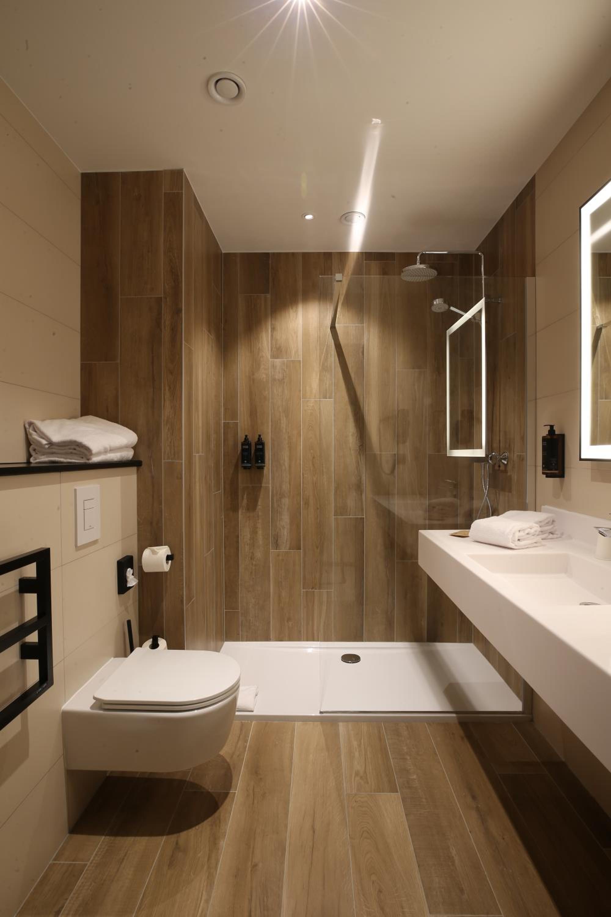 Classic Twin Room with River View - Photo 4