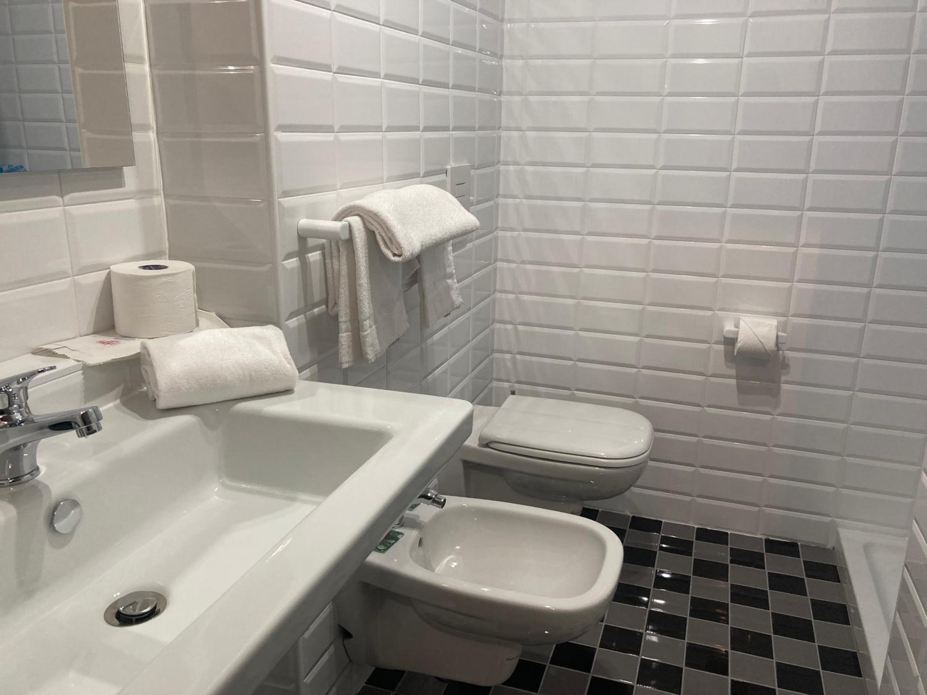 Classic Double Room - Photo 8
