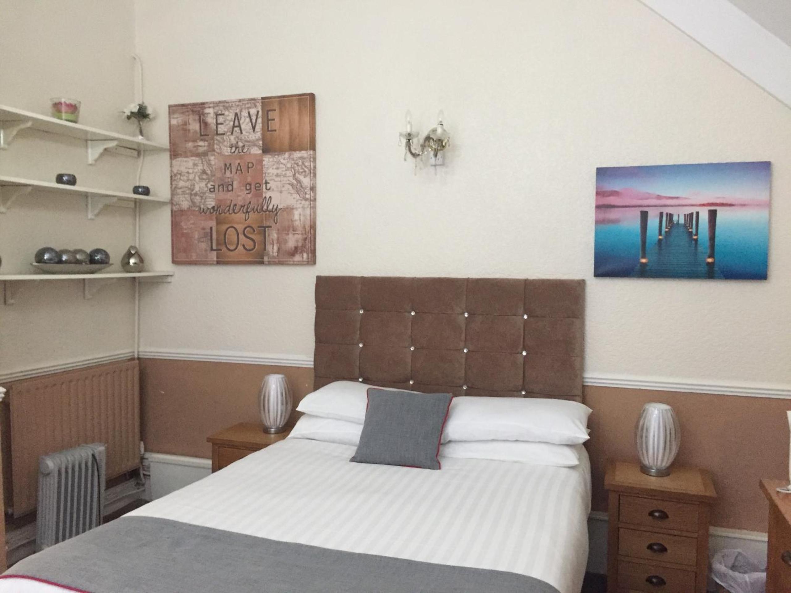 Double Room with Private Bathroom - Photo 1