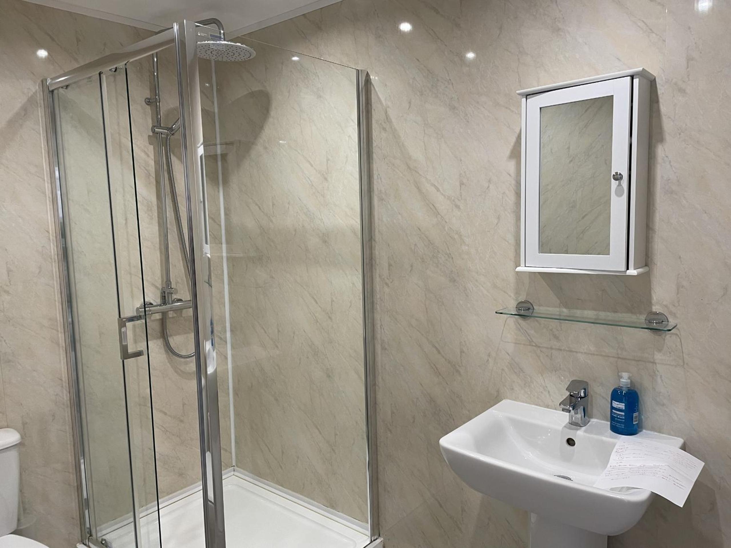 Double Room with Private Bathroom - Photo 5