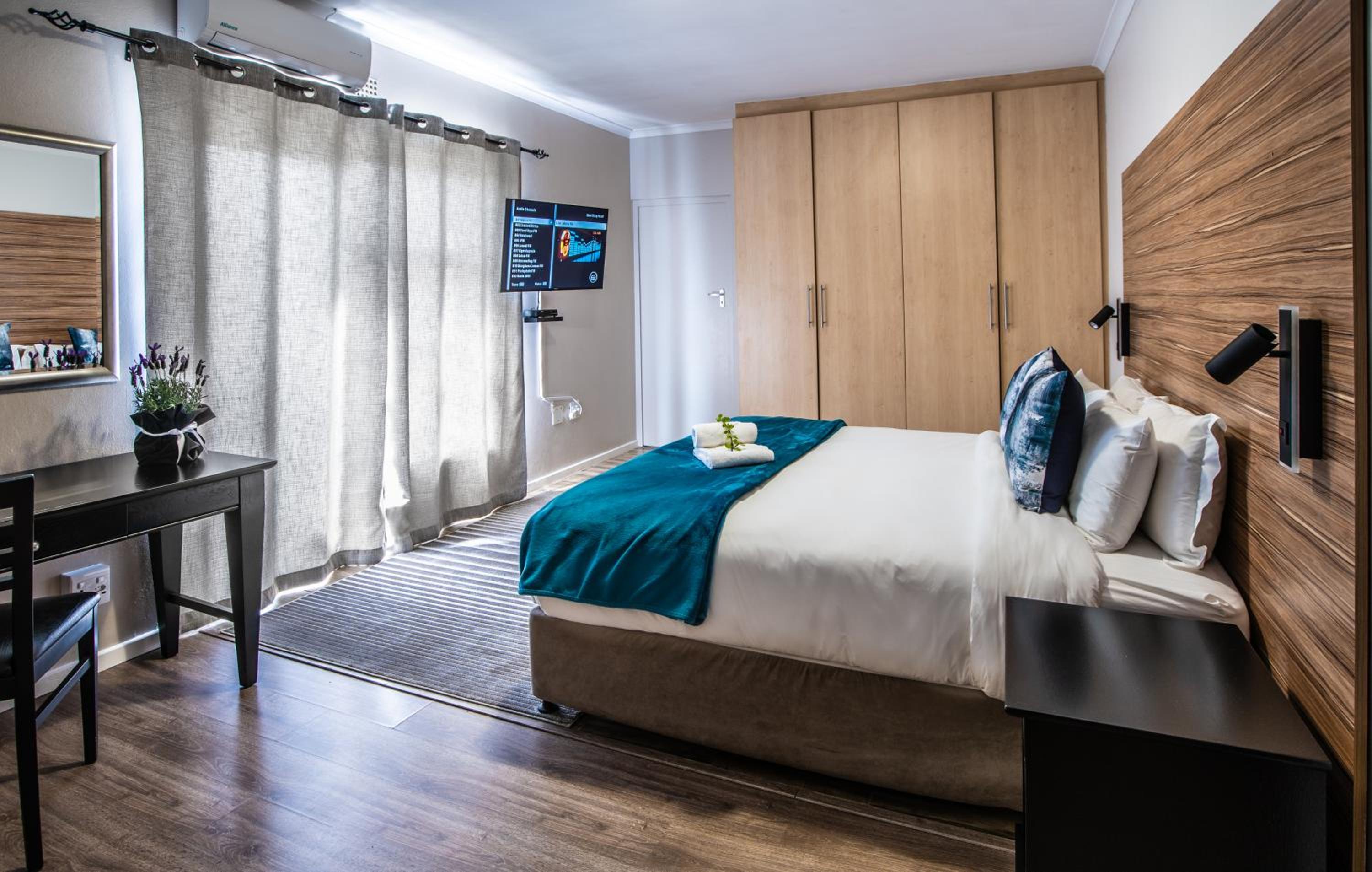Luxury Suite Room - Photo 12