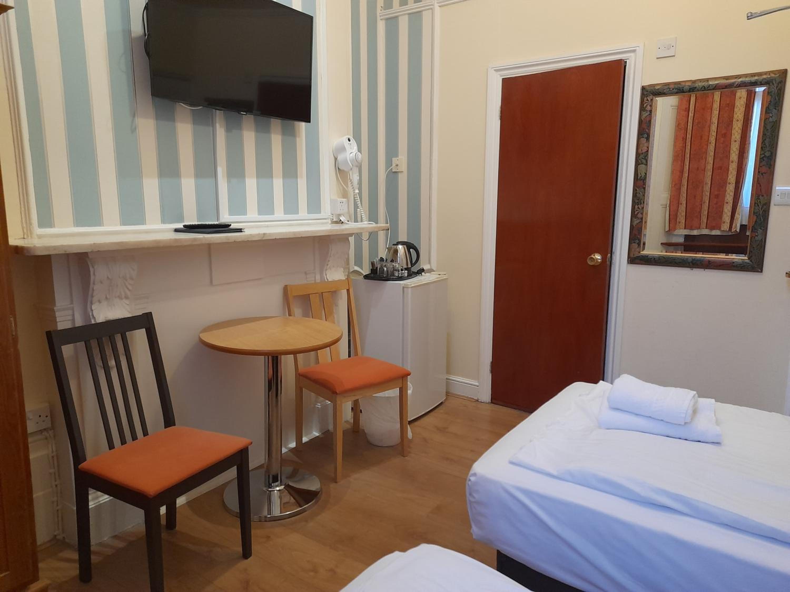 Standard Twin Room photo 3