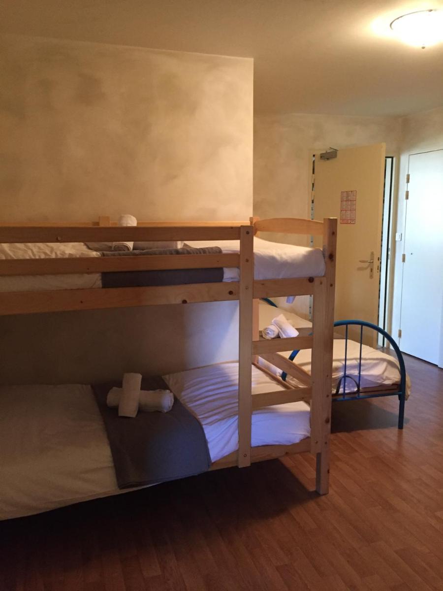 Quadruple Room with Private Bathroom photo 3