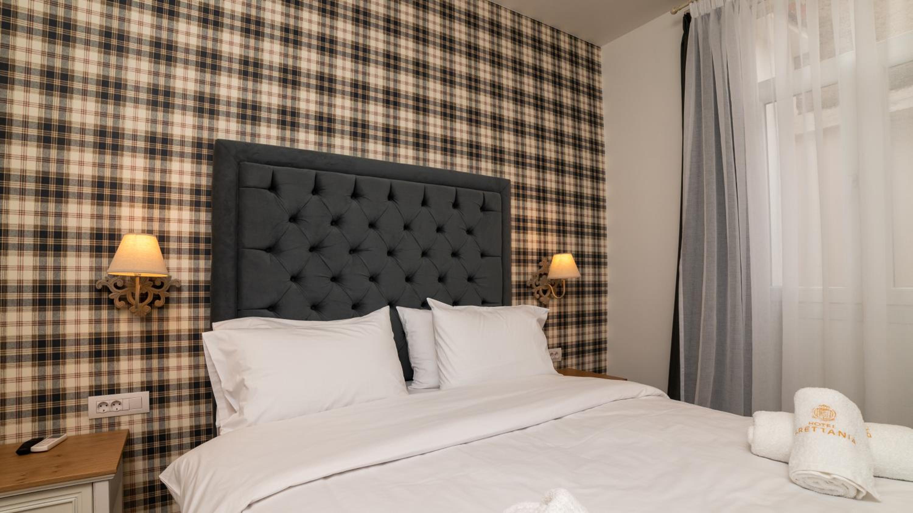 Classic Double Room with Window