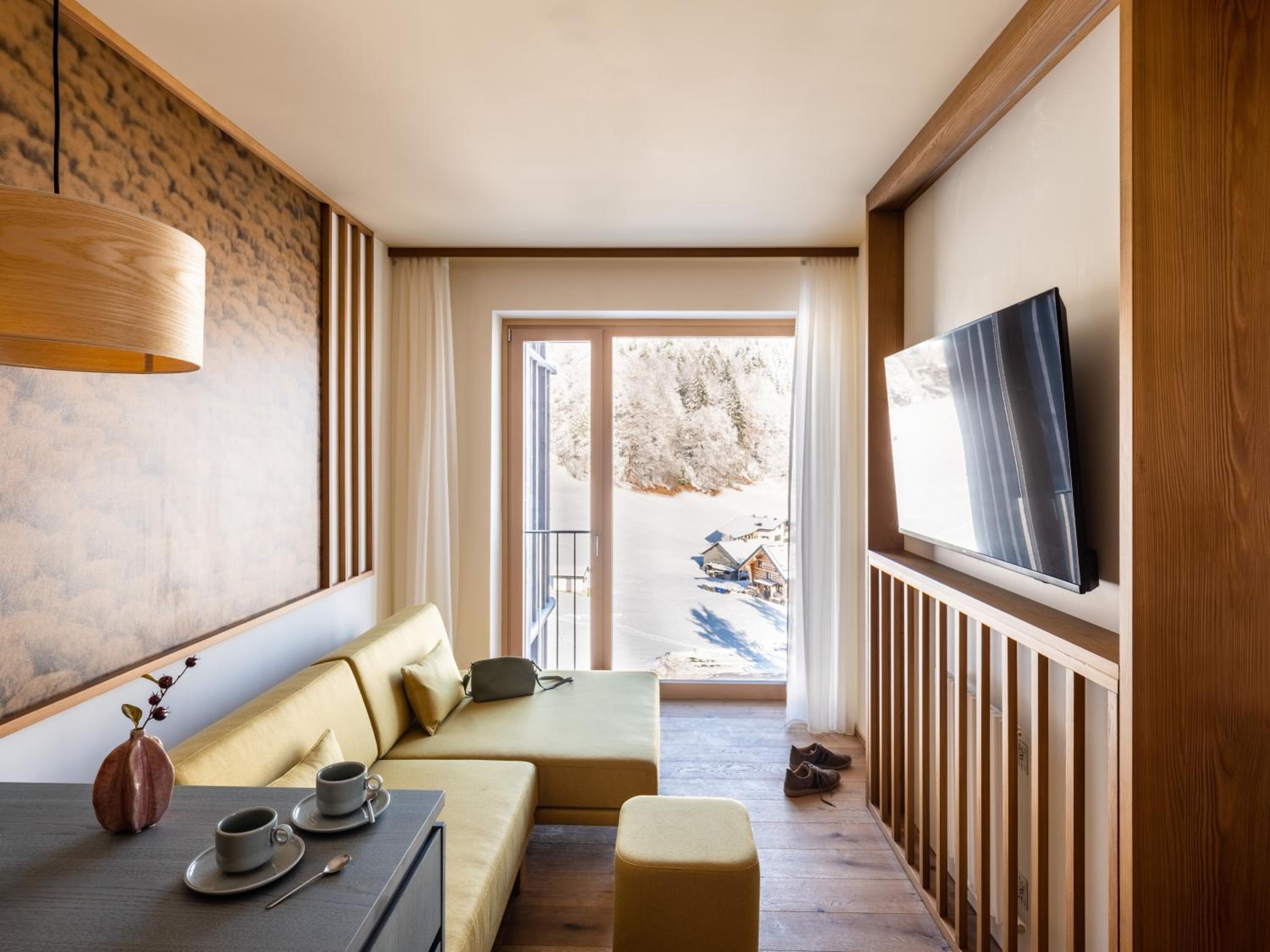 Panoramic Suite with Balcony photo 2