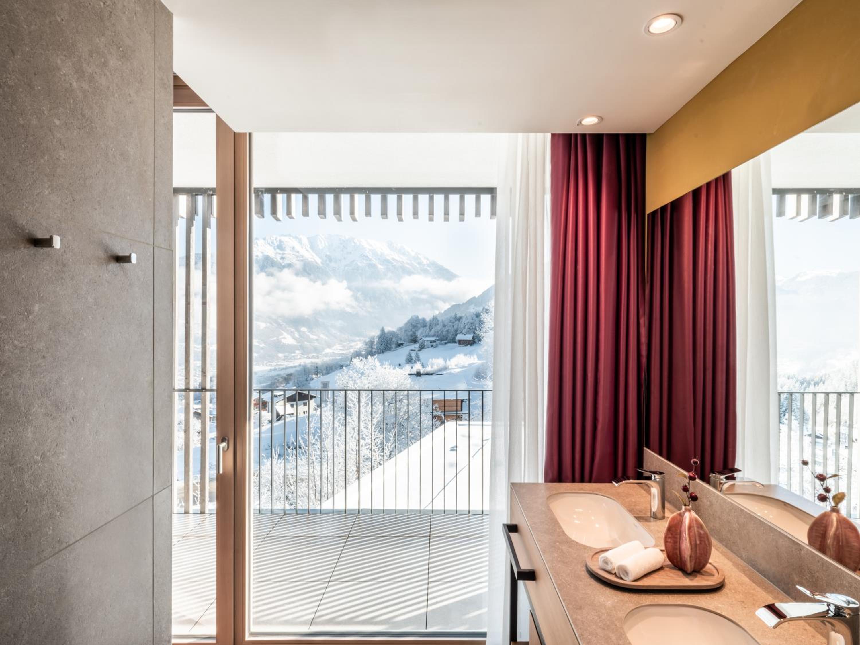 Panoramic Suite with Balcony photo 3