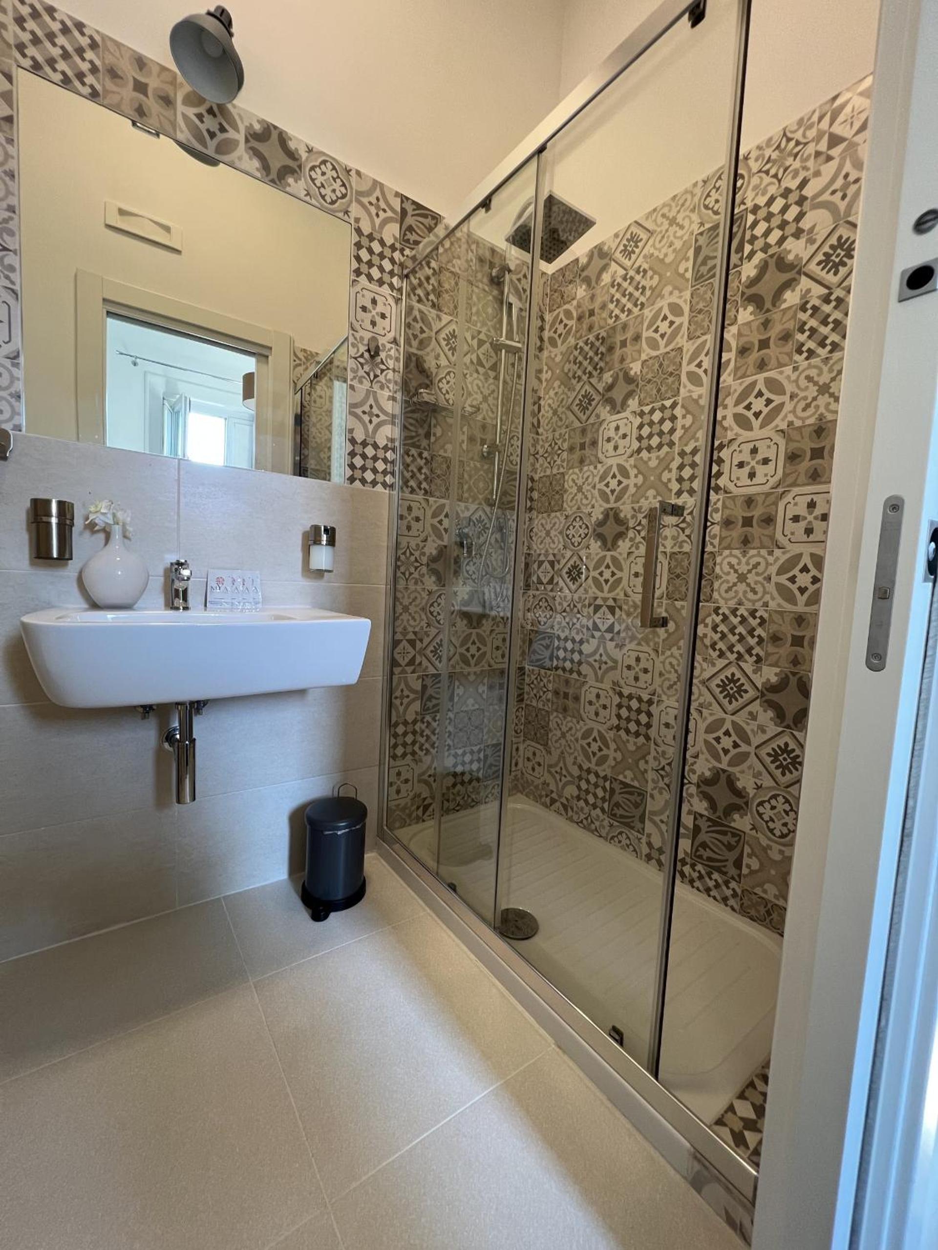 Standard Twin Room - Photo 7