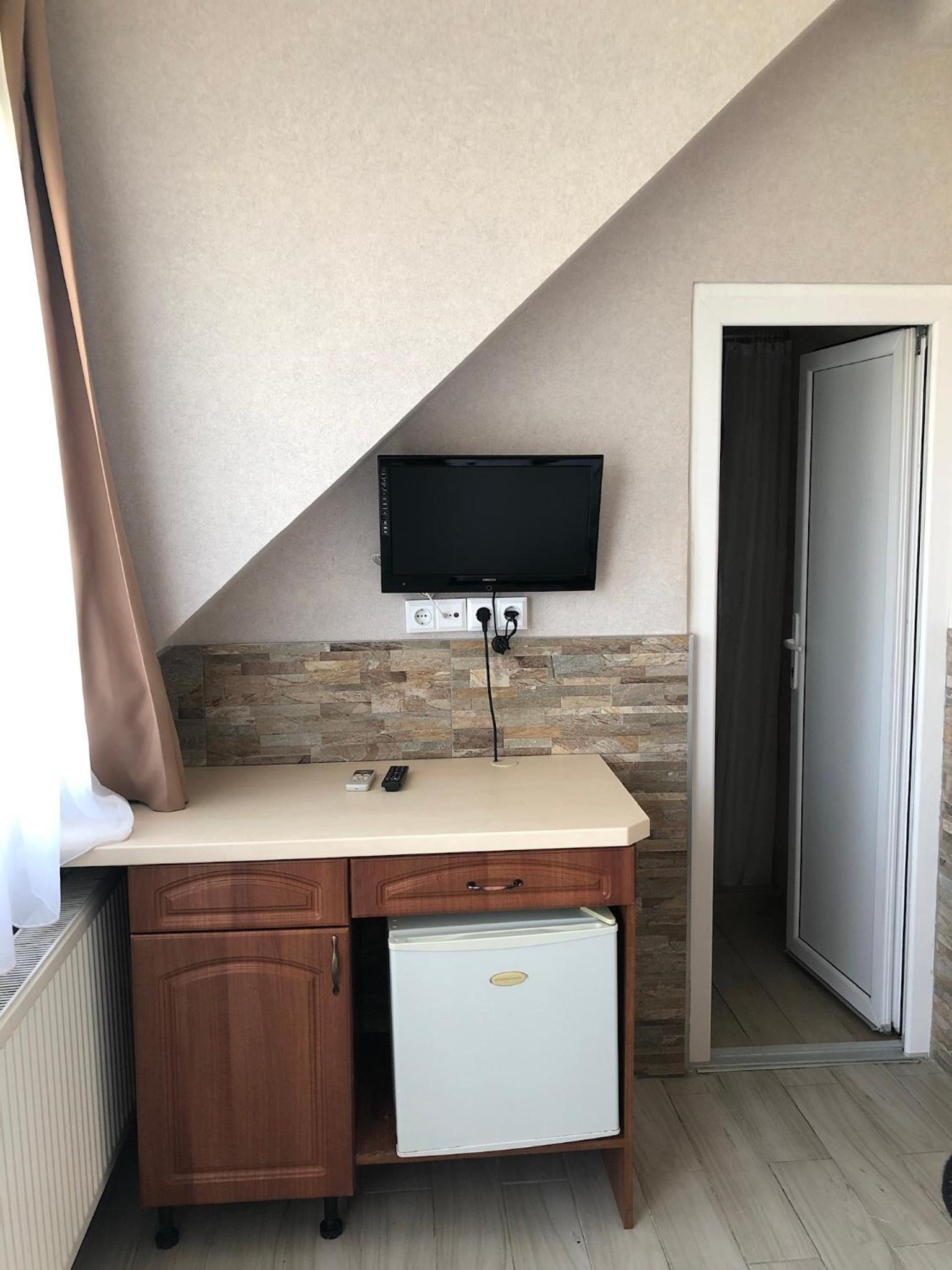 Double Room - Photo 7
