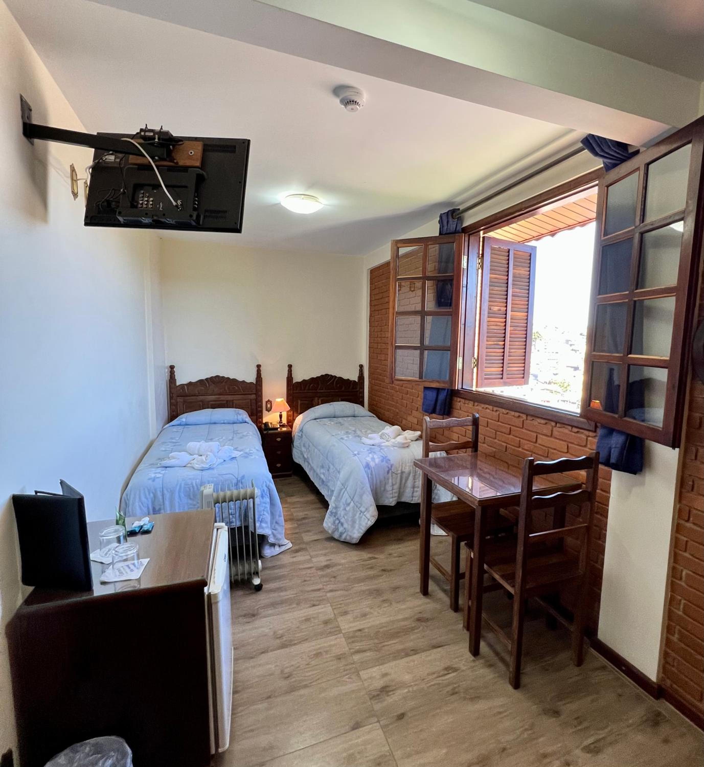 Standard Twin Room - Photo 1