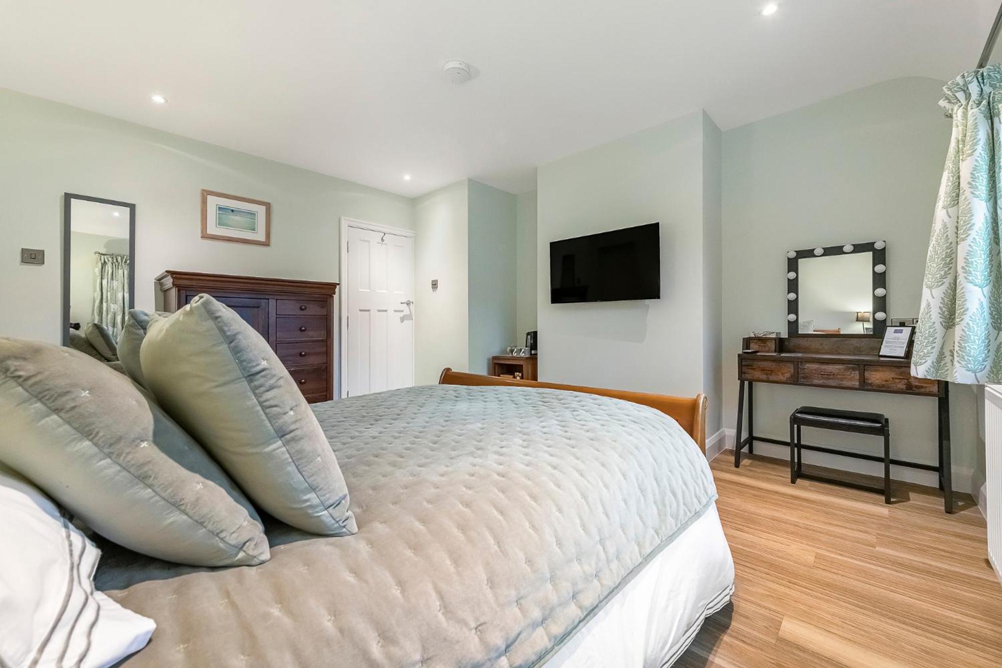 King Room with Garden View - Photo 8