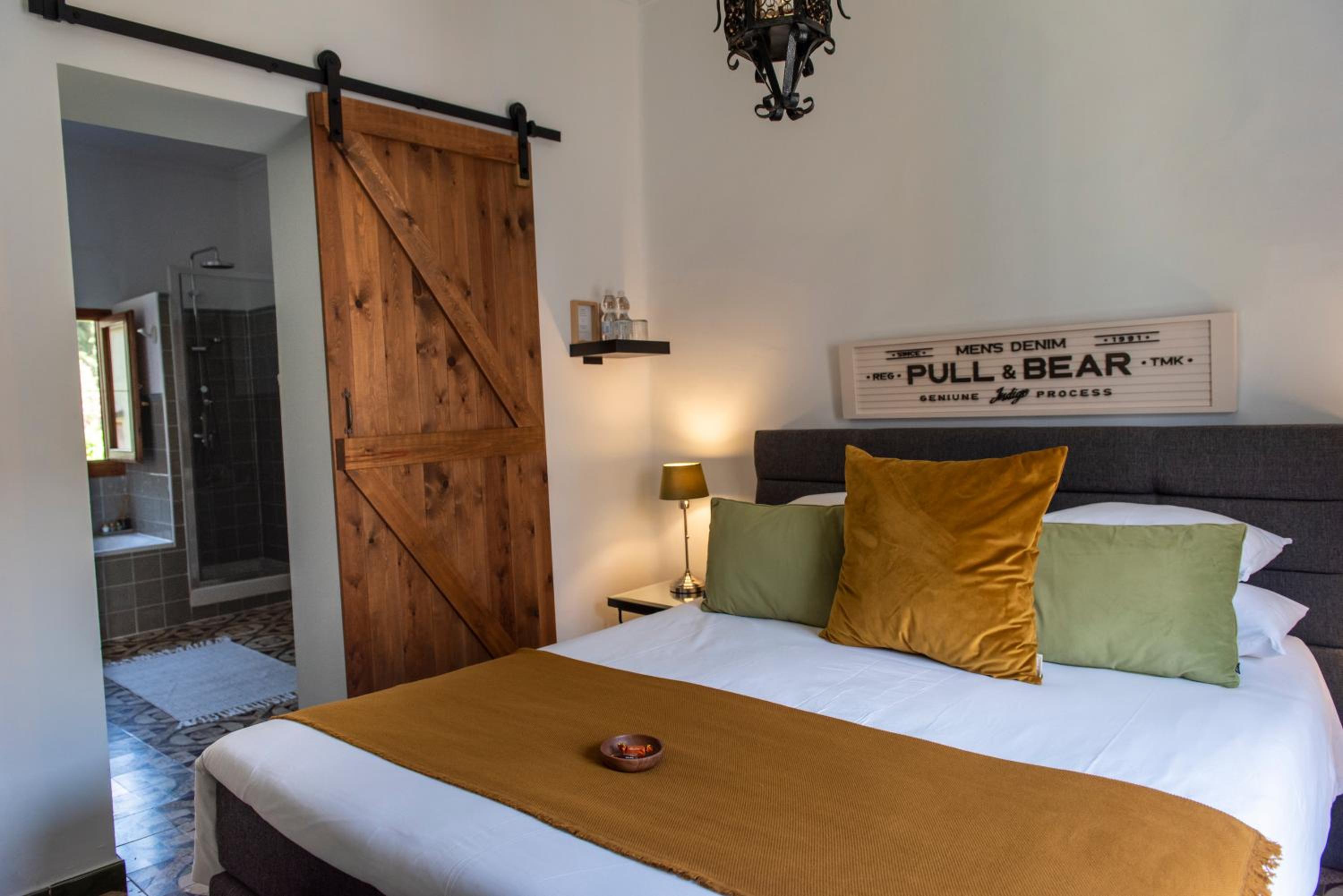 Deluxe Double Room with Bath photo 3