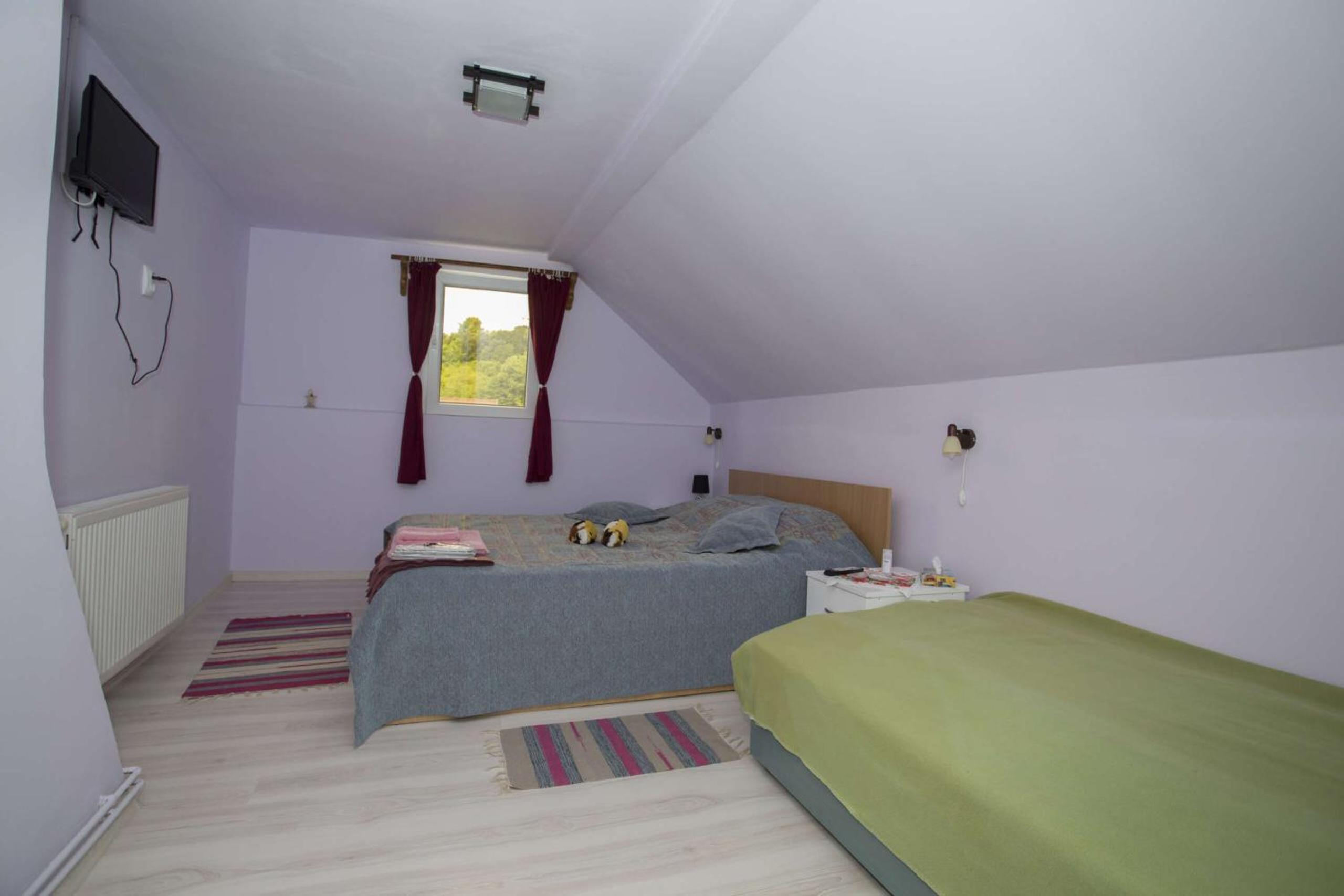 Six-Bedroom House photo 1
