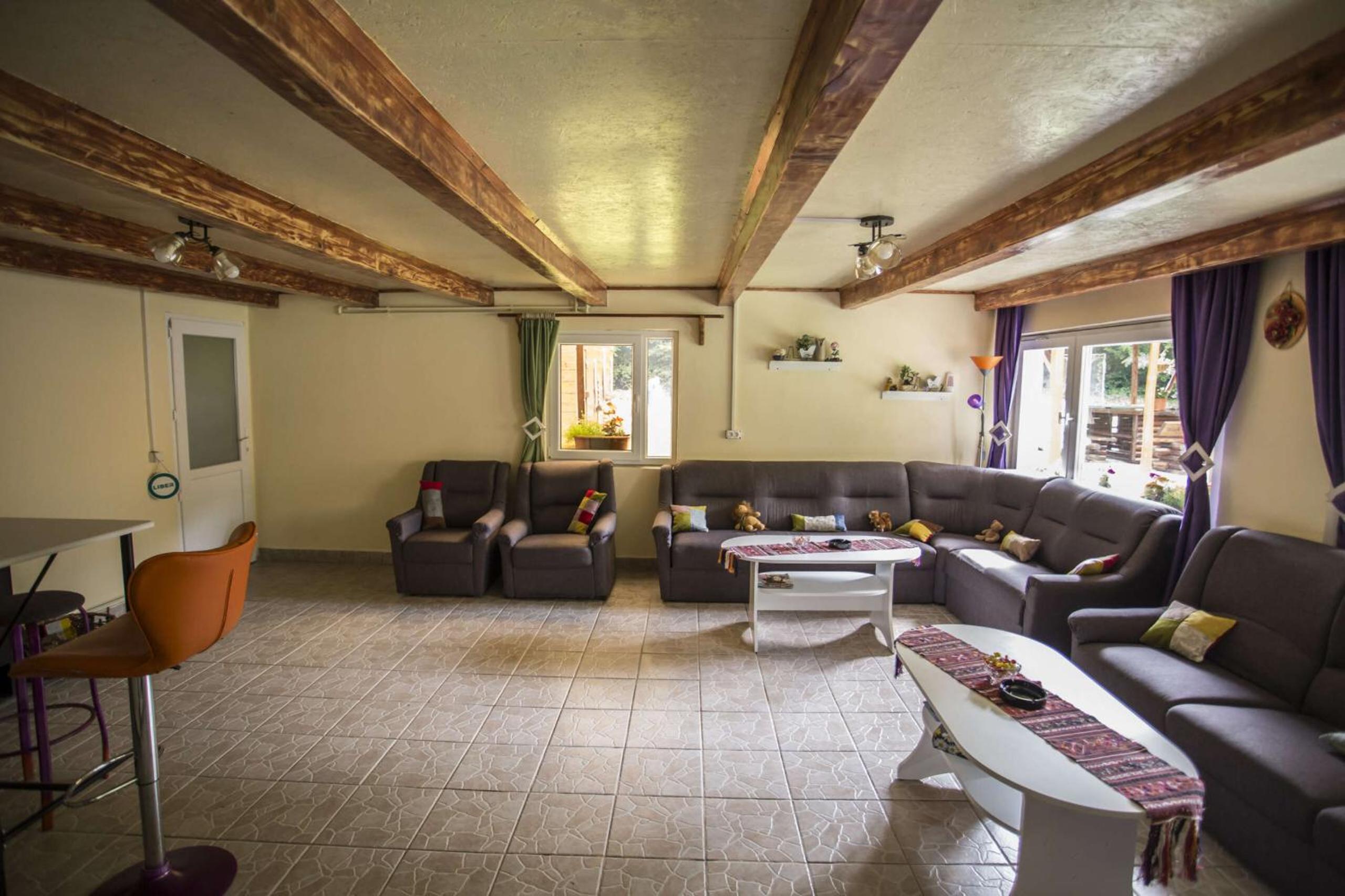 Six-Bedroom House photo 2