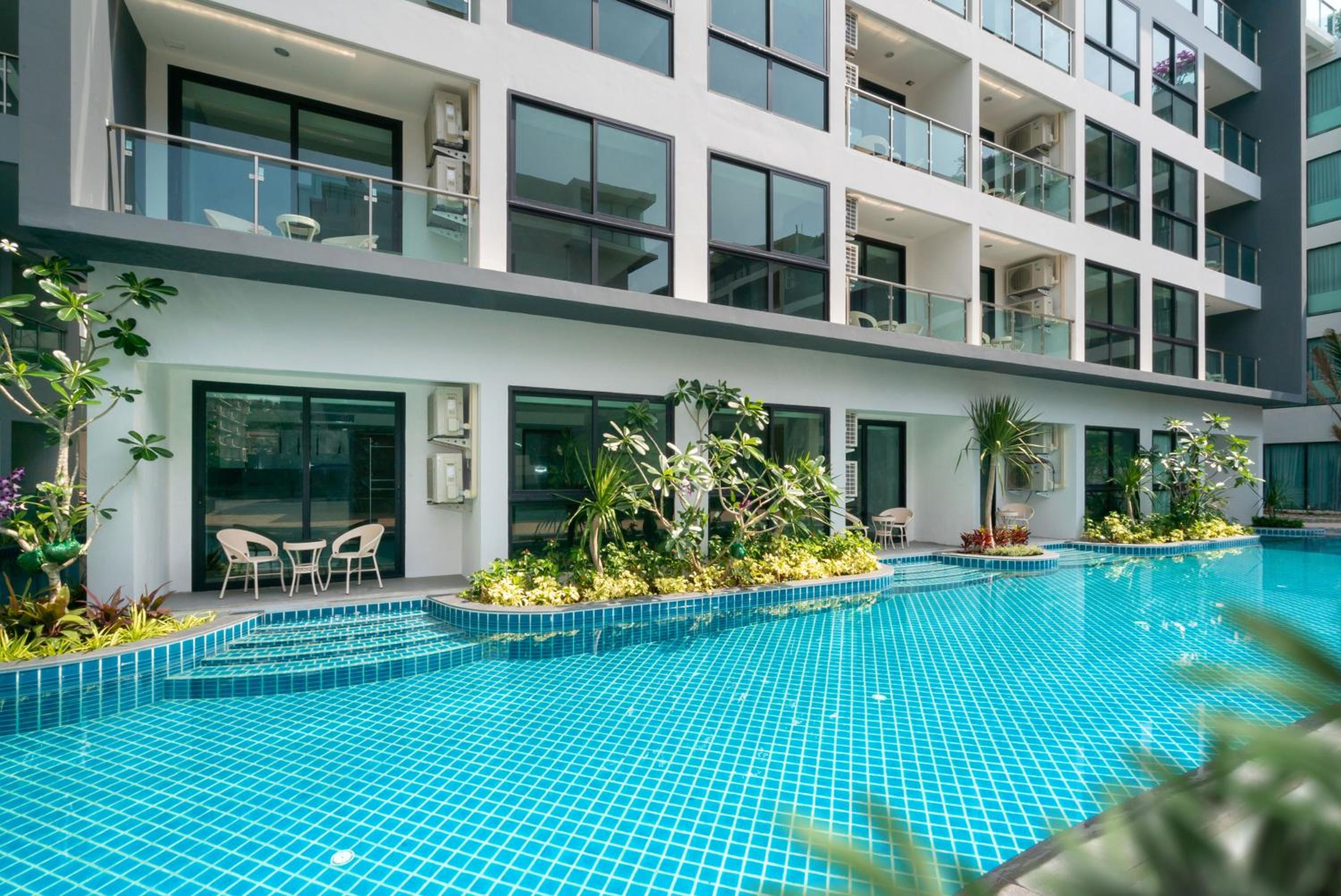 Junior Triple Suite Pool Access - Photo 8