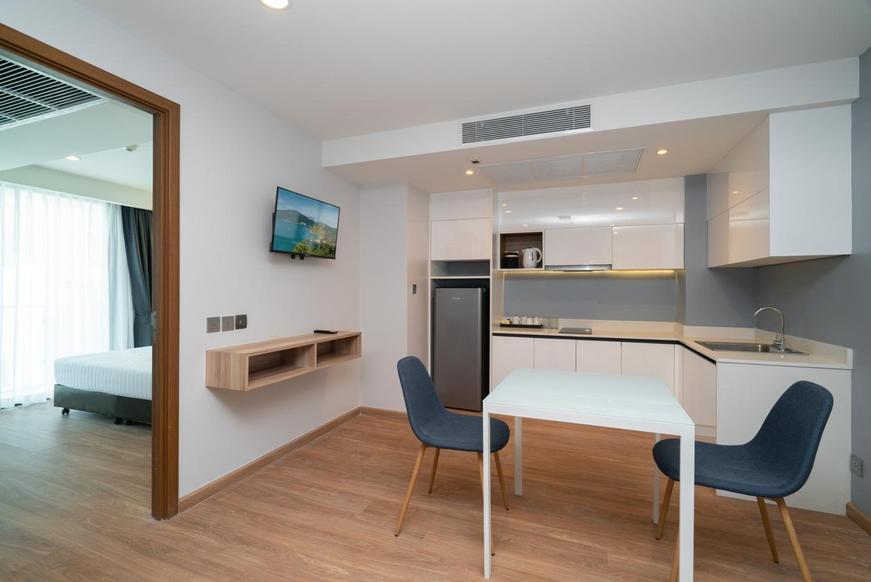 Two-Bedroom Suite - Photo 8