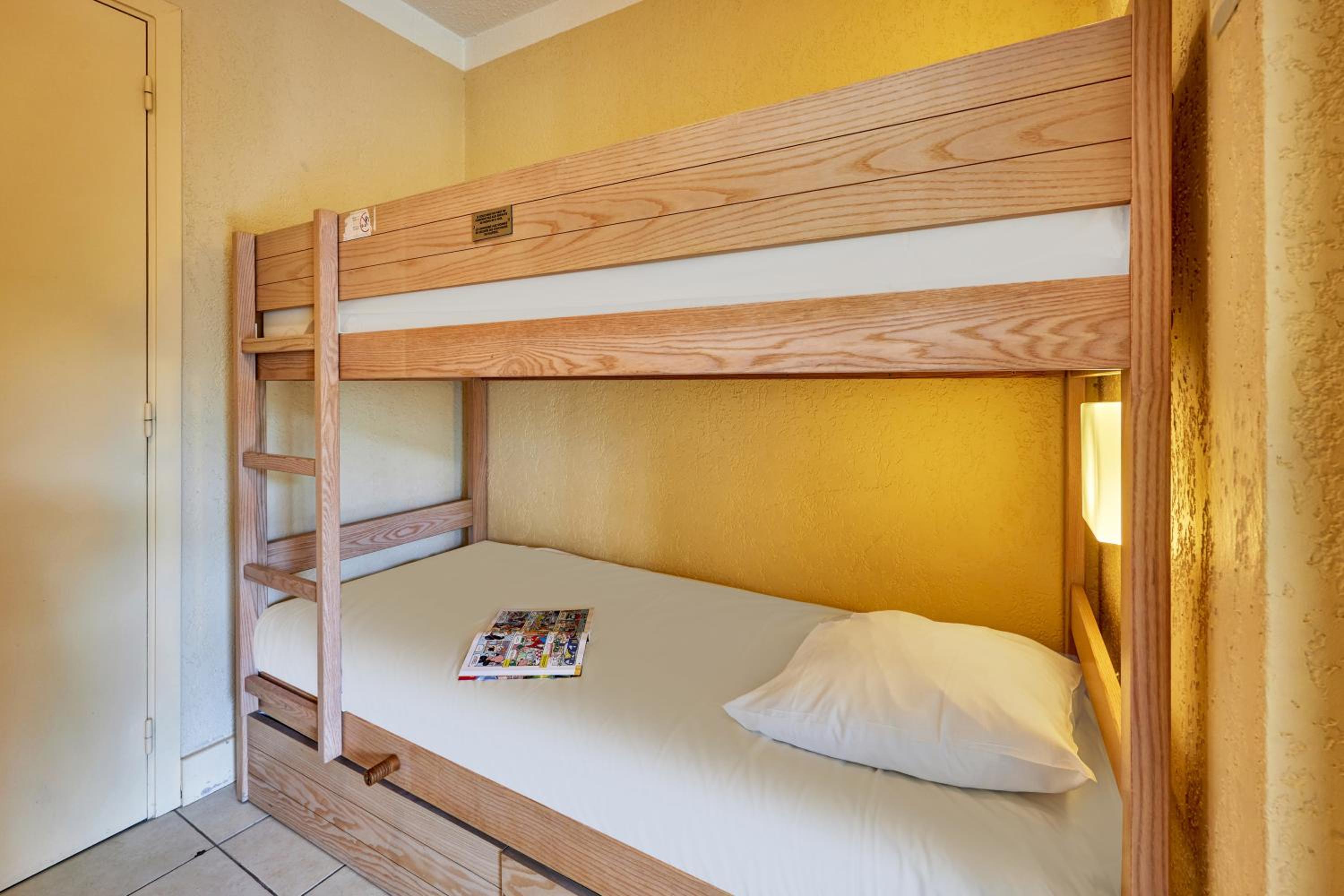 Studio with Sleeping Alcove and Terrace or Balcony (4 People) - South Side photo 3