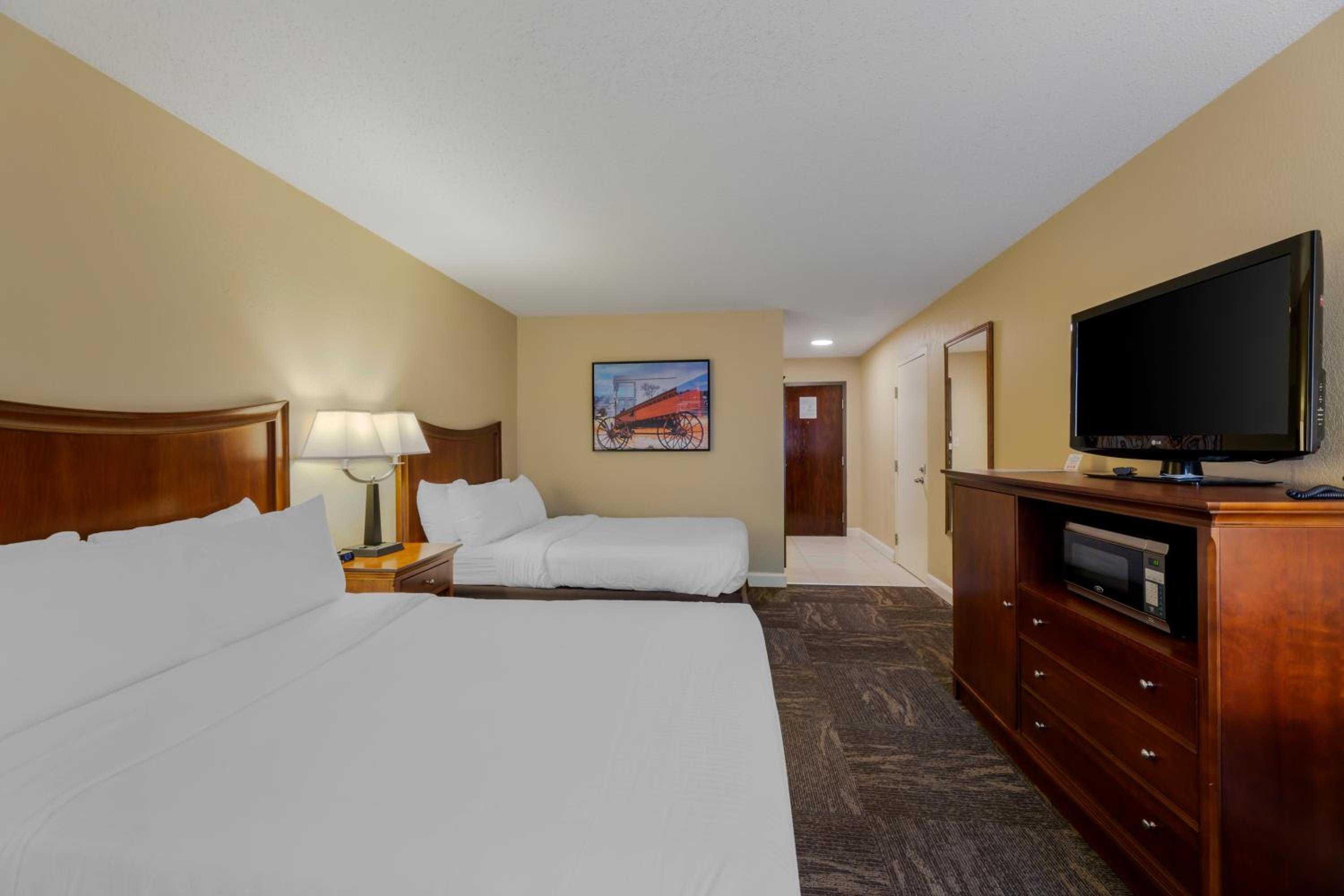 Double Room with Two Double Beds and Walk-In Shower - Disability Access/Non-Smoking - Photo 4
