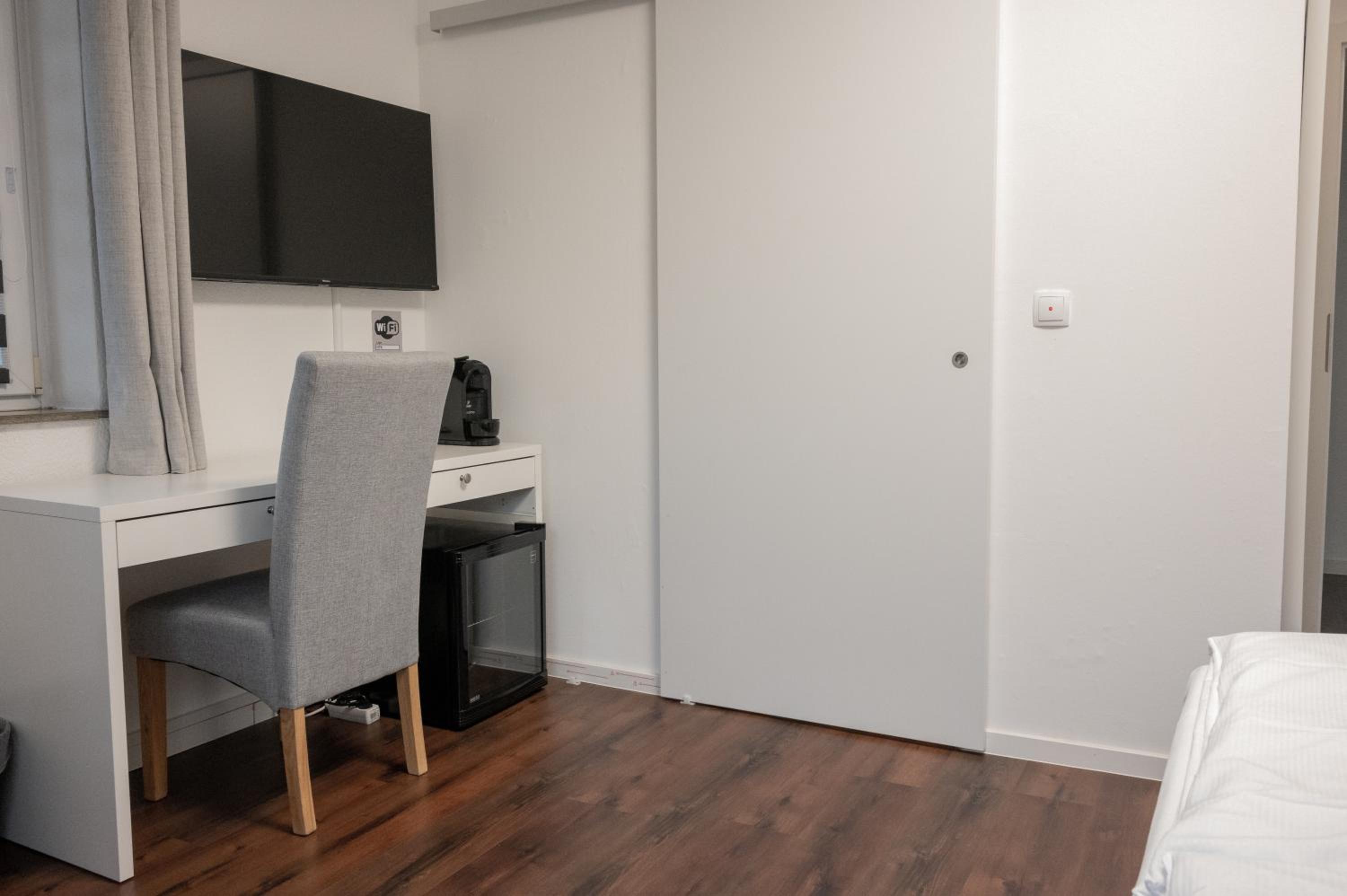 Double Room - Photo 13