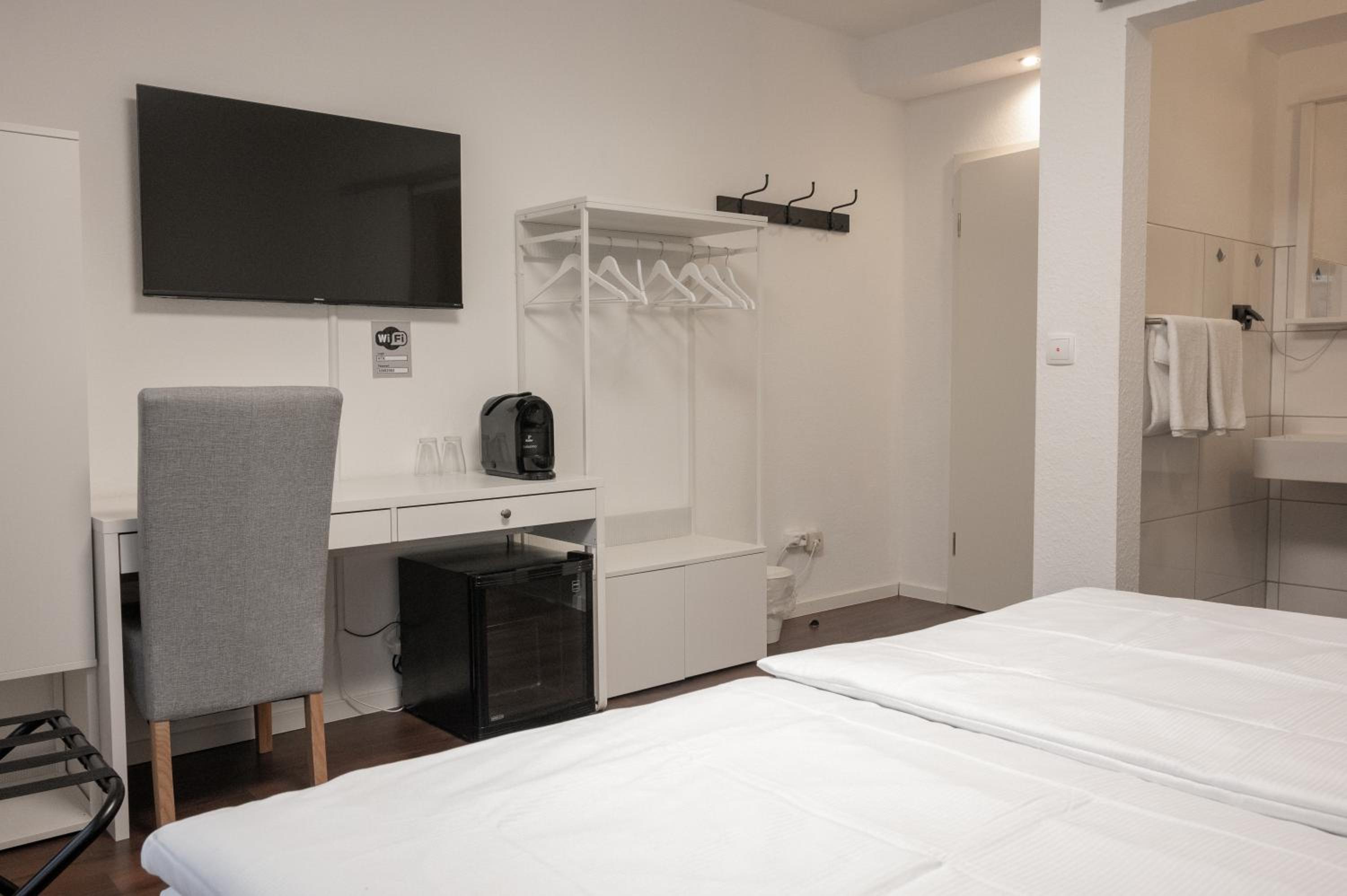 Double Room - Photo 2