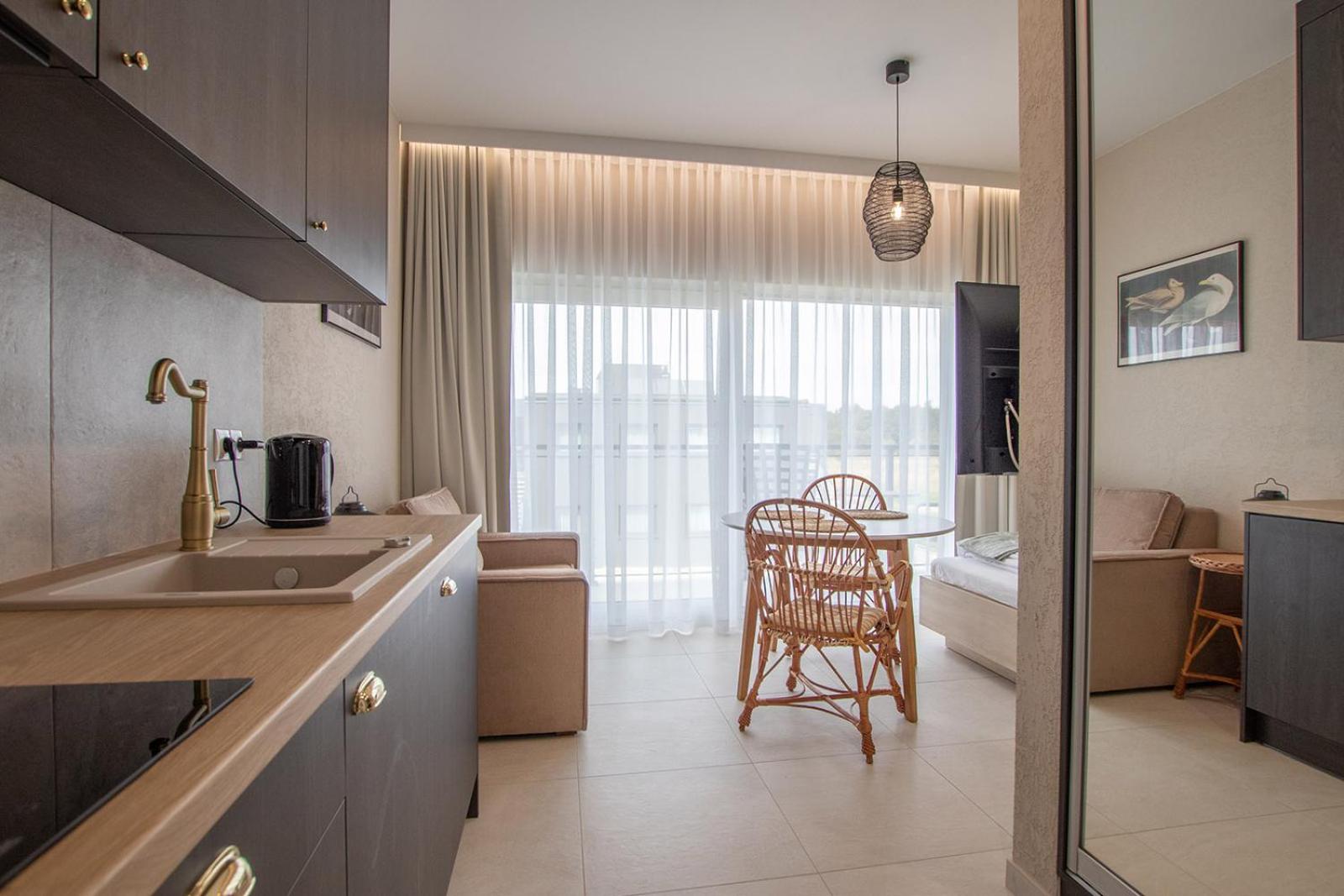 Apartment with Balcony photo 2